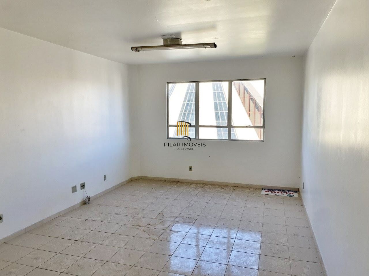 Sala Comercial perto do Carrefour Assis Brasil - Pilar Imóveis