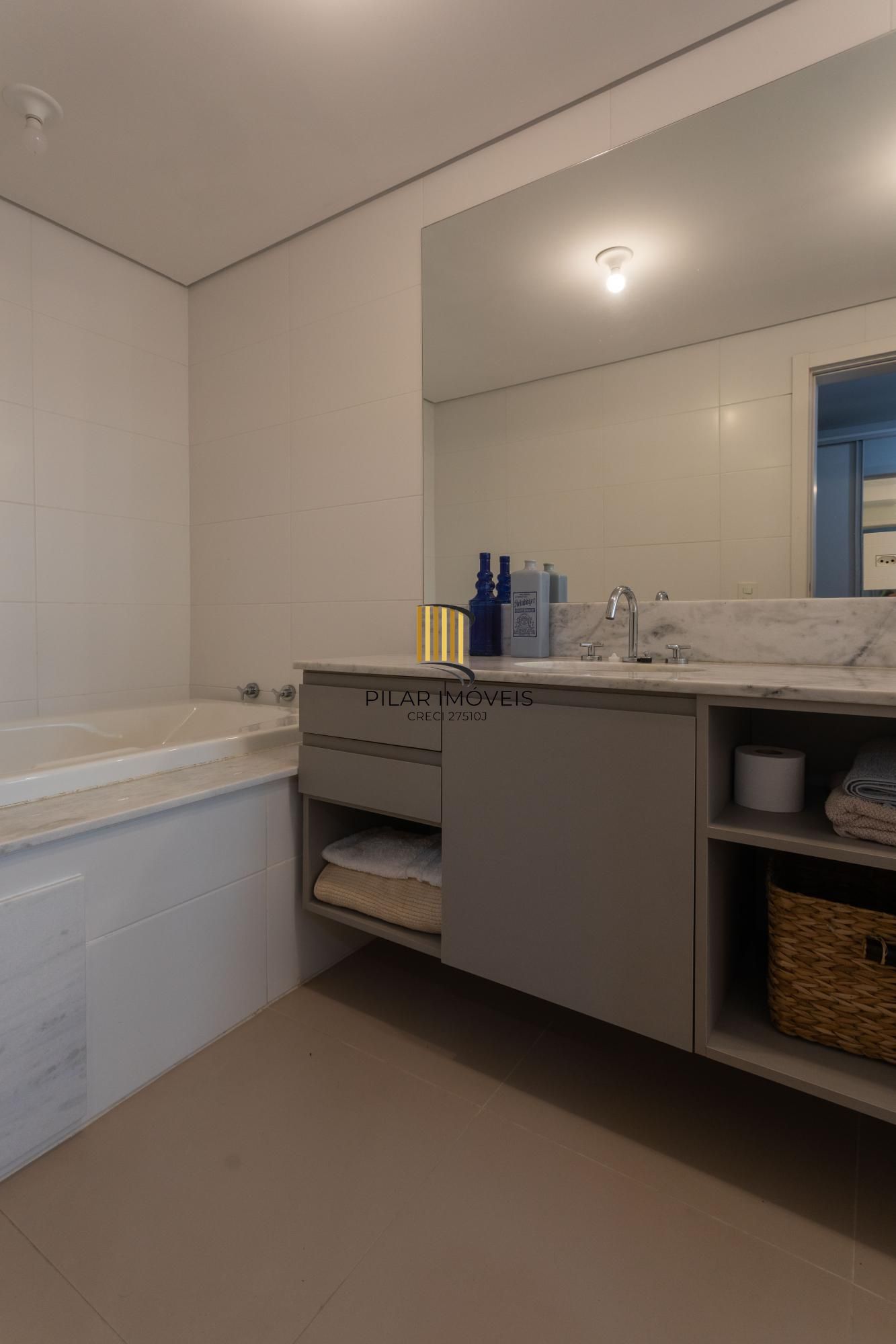 Apartamento com 207 m2 no Rio Branco com 3 vagas