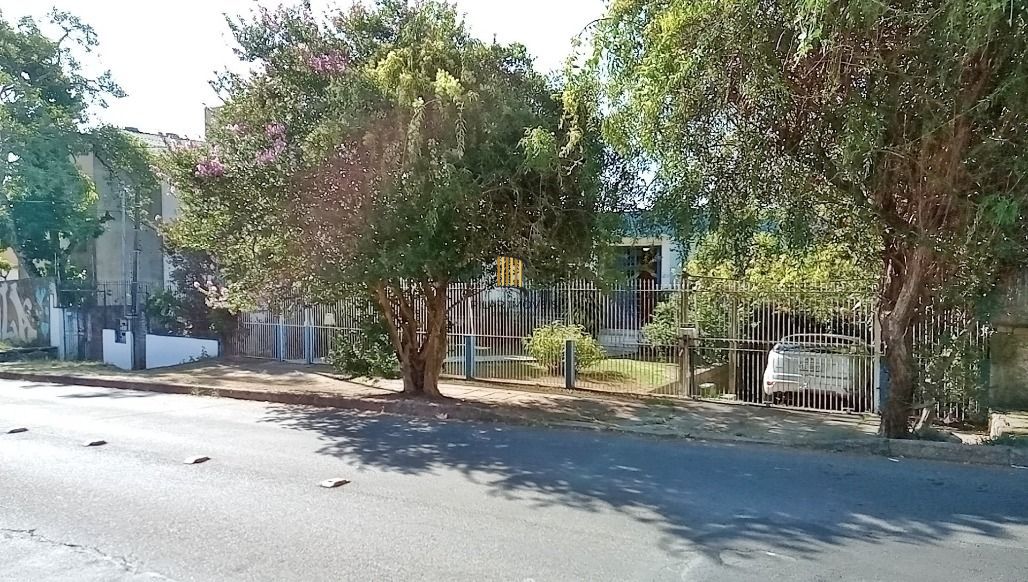 Casa 5 dormitórios no bairro Glória