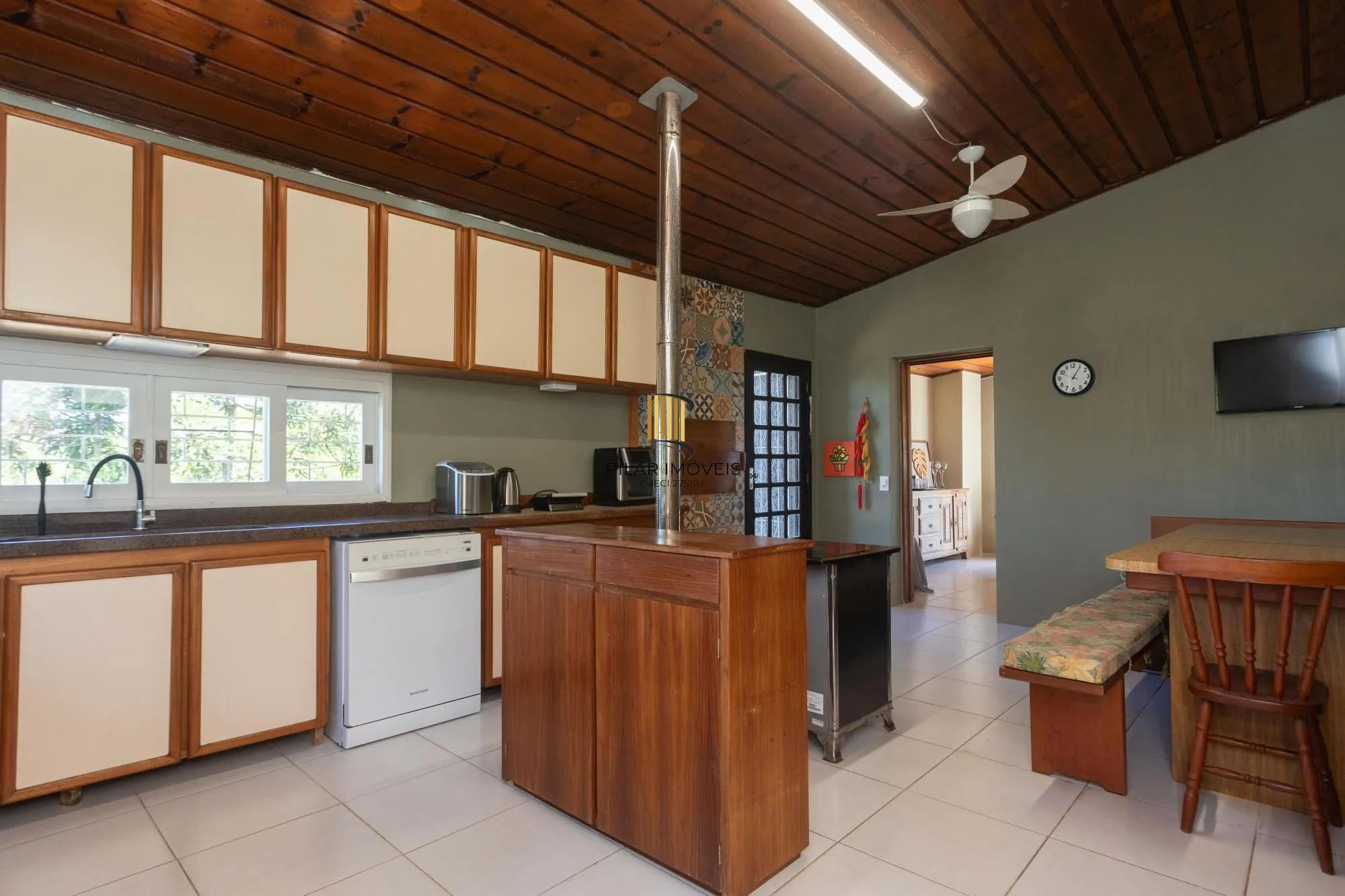 Casa em Condomínio com 5 quartos, 3 vagas e 350m²