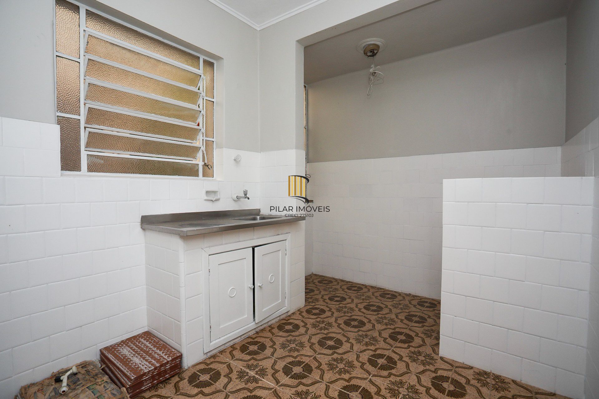 Apartamento Reformado no Menino Deus – 2 Dormitórios, Ótima Posição Solar