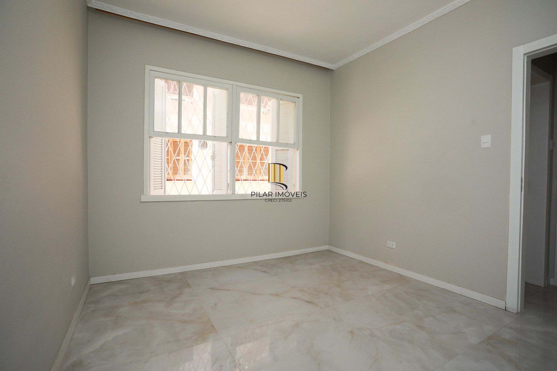 Apartamento Reformado no Menino Deus – 2 Dormitórios, Ótima Posição Solar