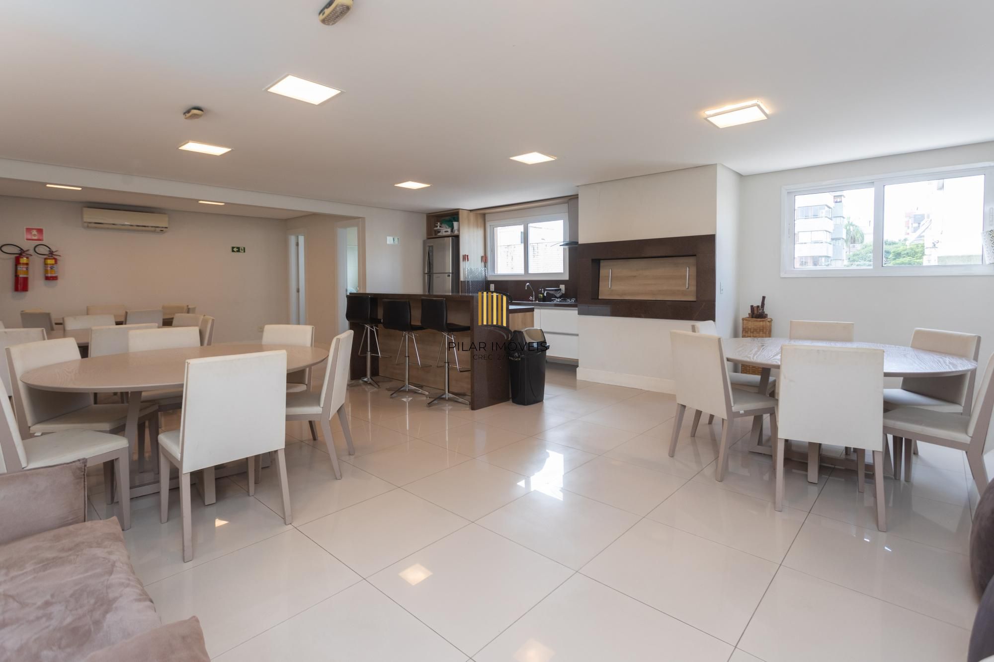 Apartamento de 3 dormitórios com suíte e garagem dupla no bairro Santana