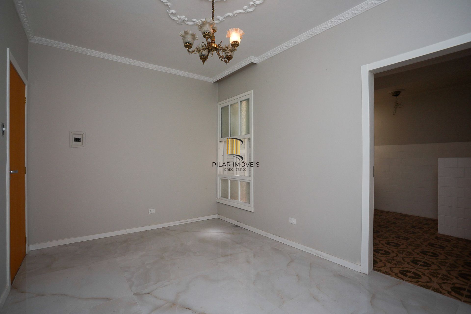 Apartamento Reformado no Menino Deus – 2 Dormitórios, Ótima Posição Solar