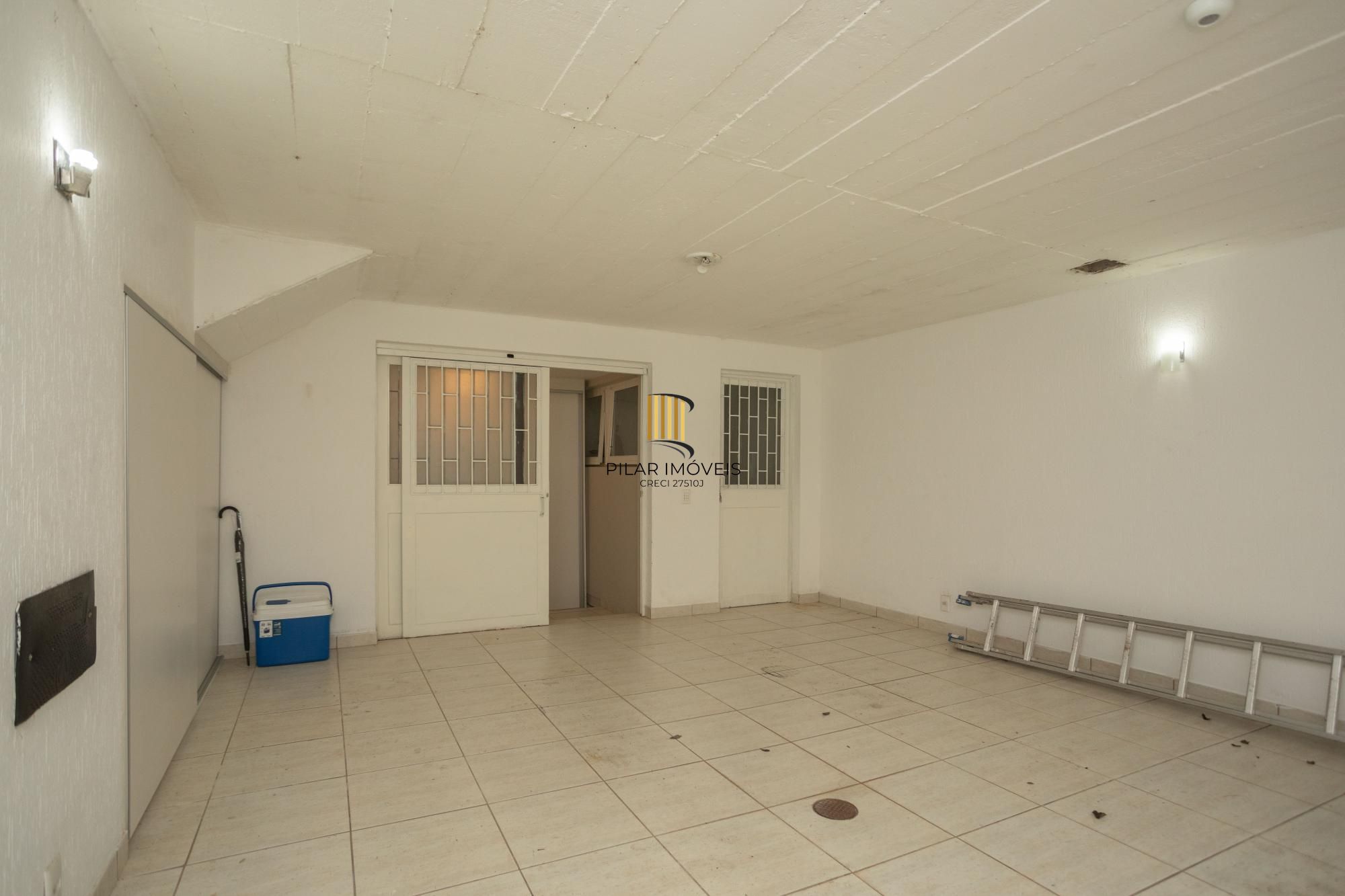 Casa com piscina no Chácara das Pedras