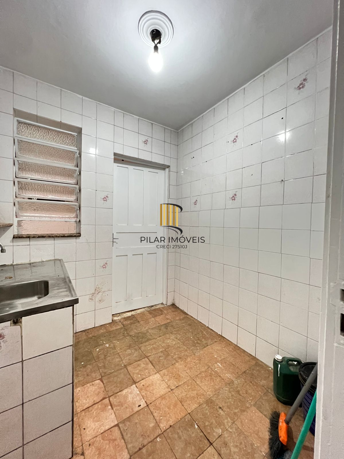 Apartamento 1 dormitório, 1 banheiro desocupado