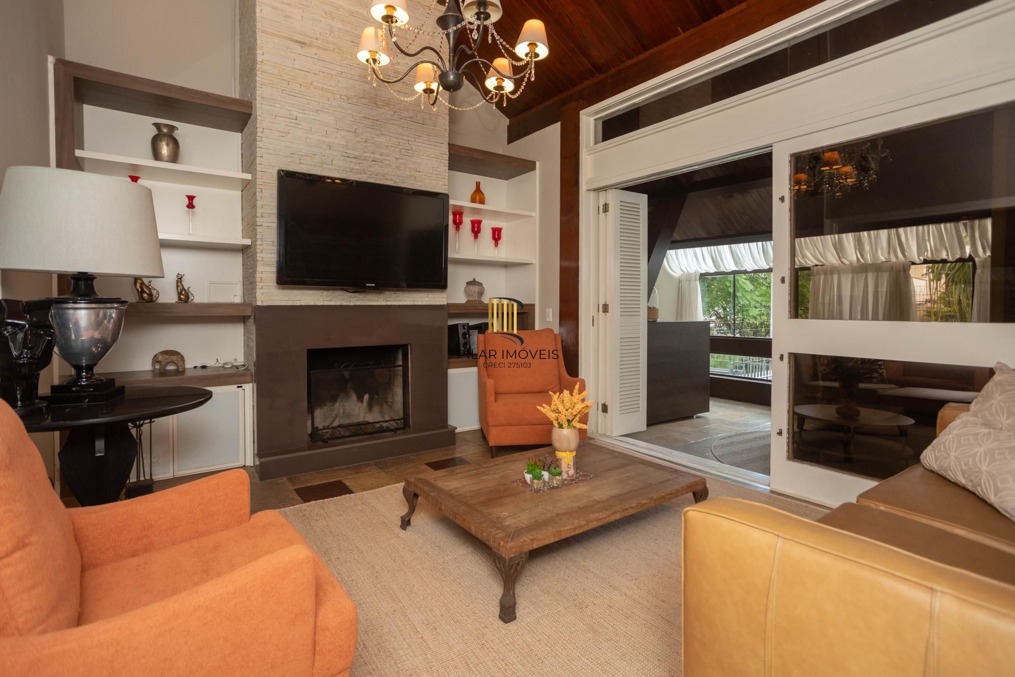 Casa com piscina no Chácara das Pedras