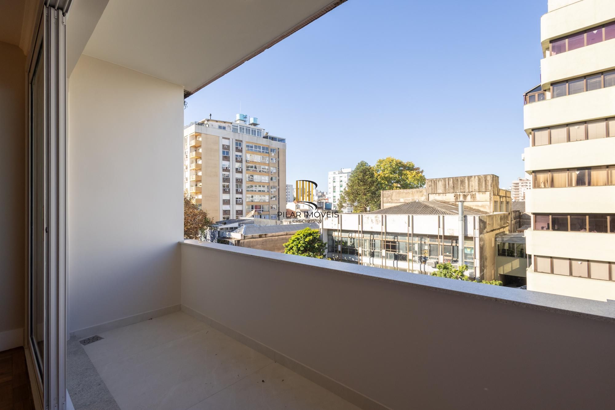 Apartamento totalmente reformado de 140m2 com vaga no Bom Fim