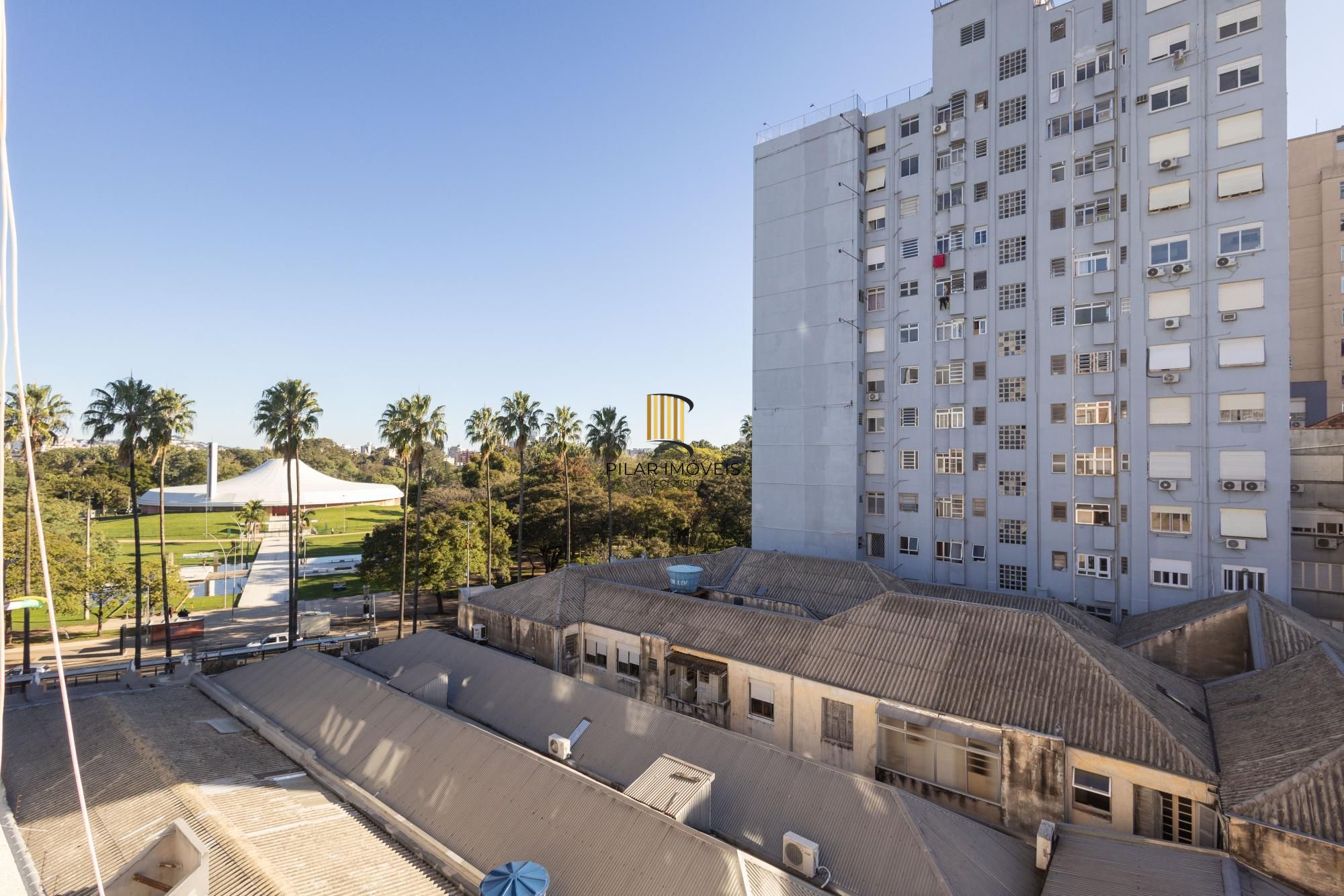 Apartamento totalmente reformado de 140m2 com vaga no Bom Fim