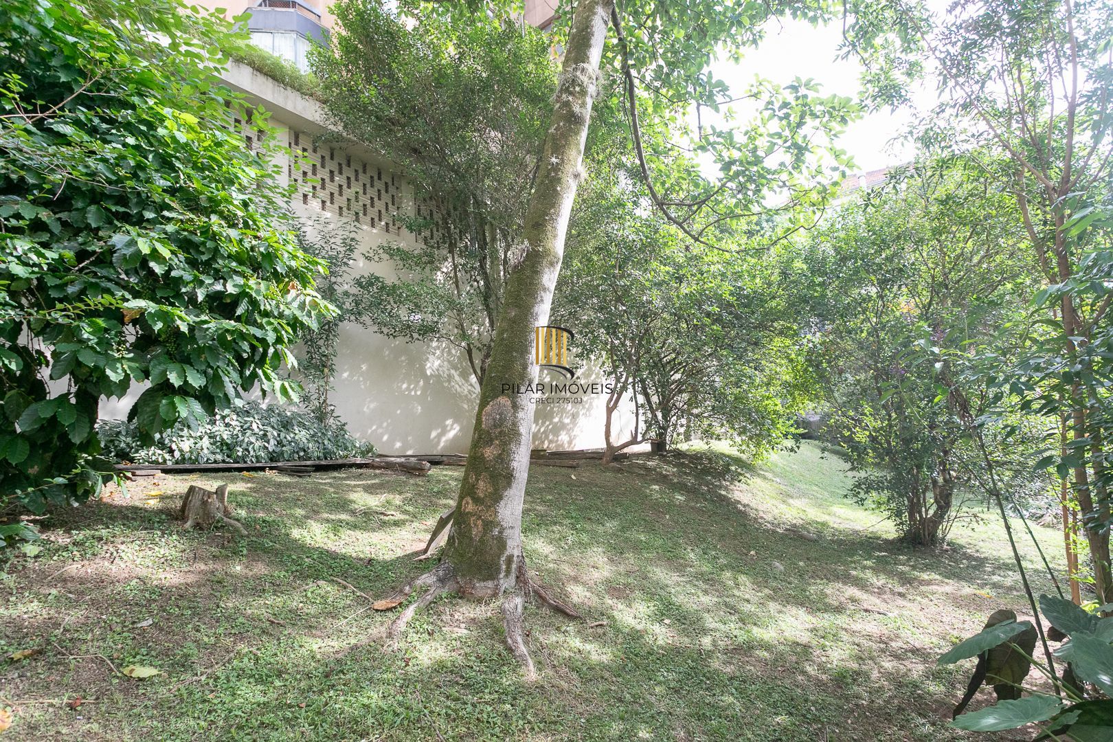 Cobertura com 3 dormitórios, mobiliada com 300 m²