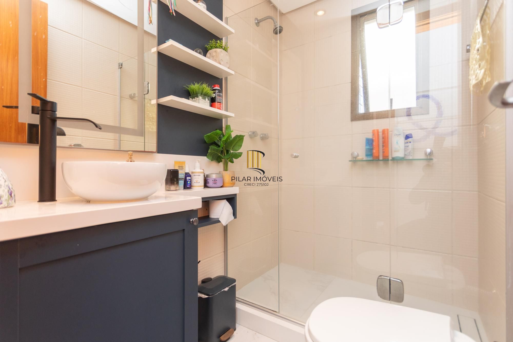 More no Petrópolis! 3 Dormitórios, Suíte, 2 Vagas e Totalmente Mobiliado