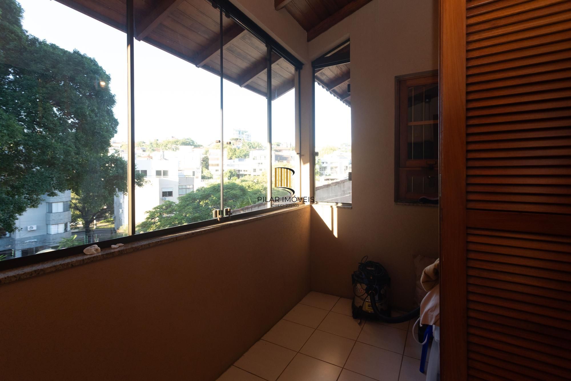 Casa no Chácara das Pedras com piscina e 316m2
