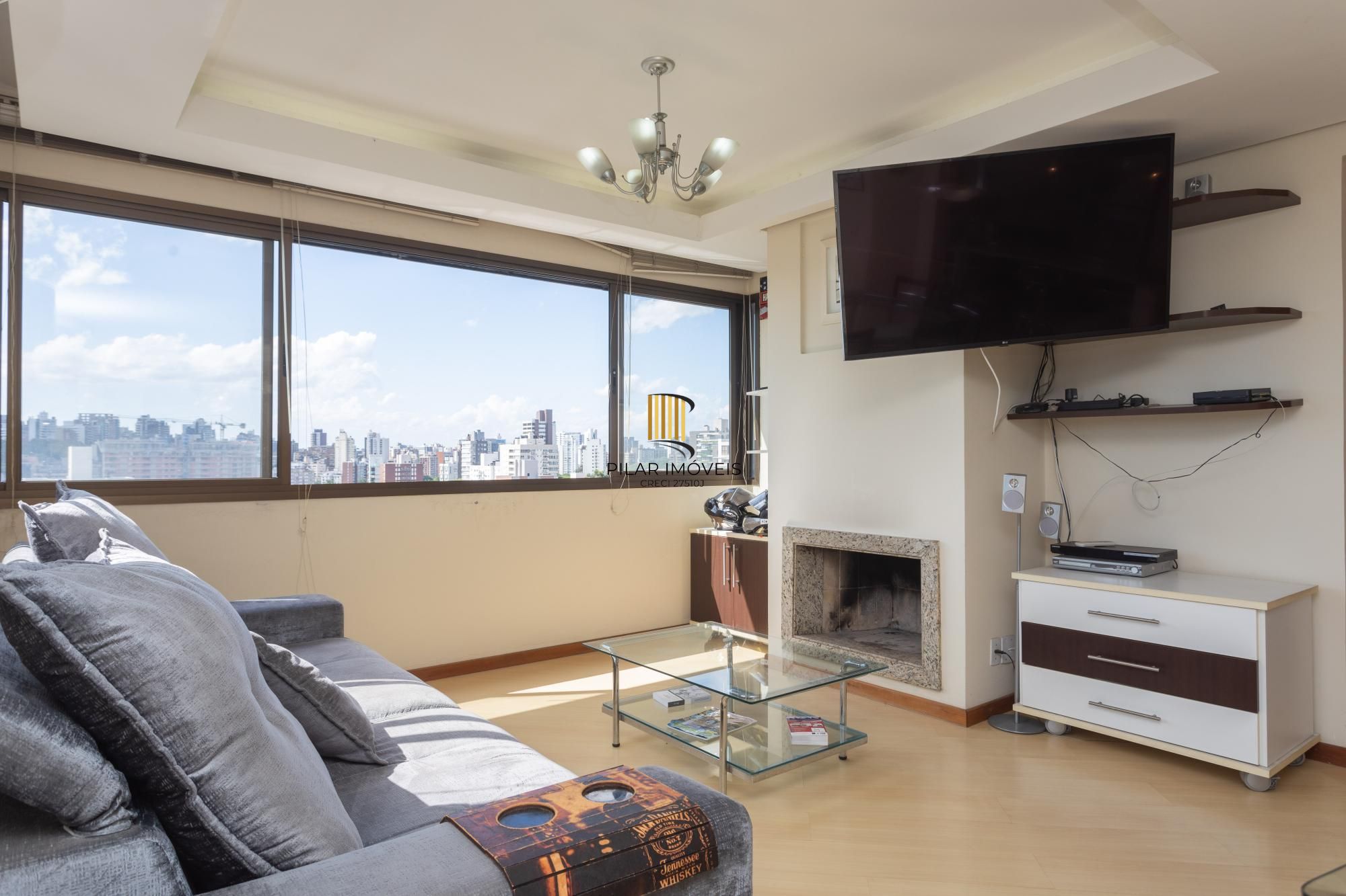 Apartamento 2 dormitórios  sendo 1 suíte e 3 vagas no Petrópolis.