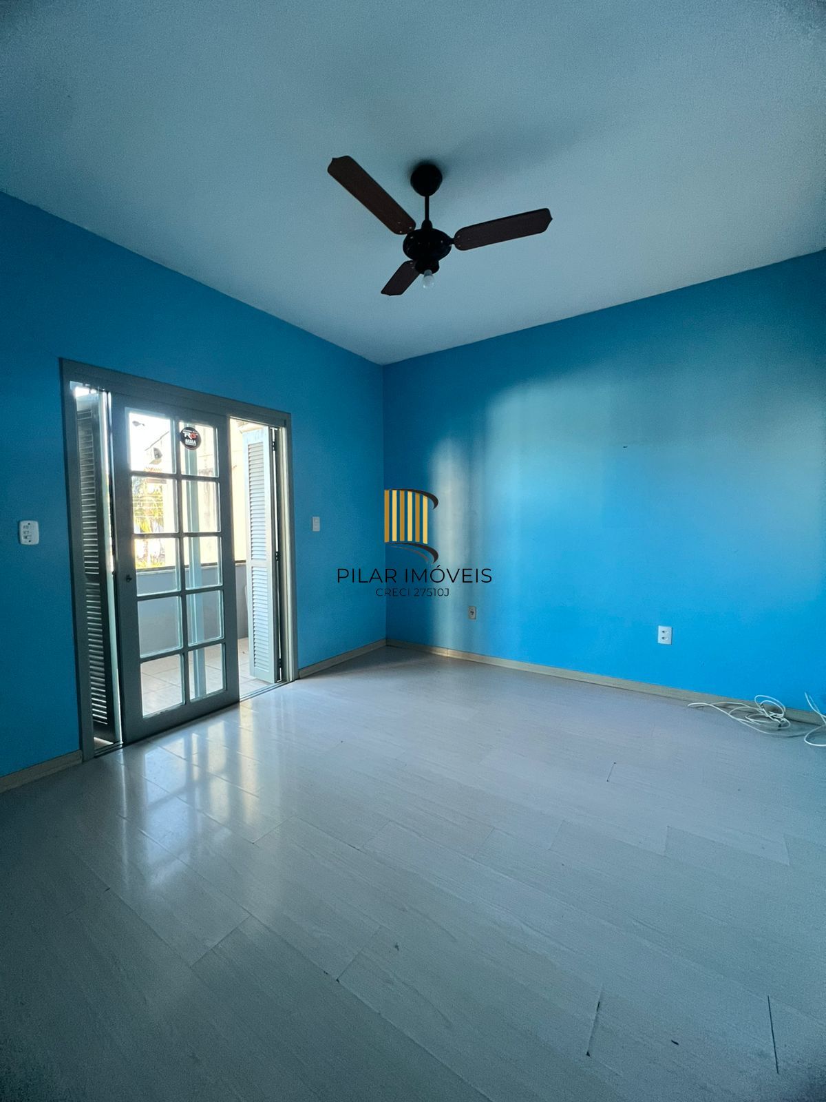 Casa à venda com 215m² na Hípica, 3 quartos sendo 1 suíte e 2 vagas