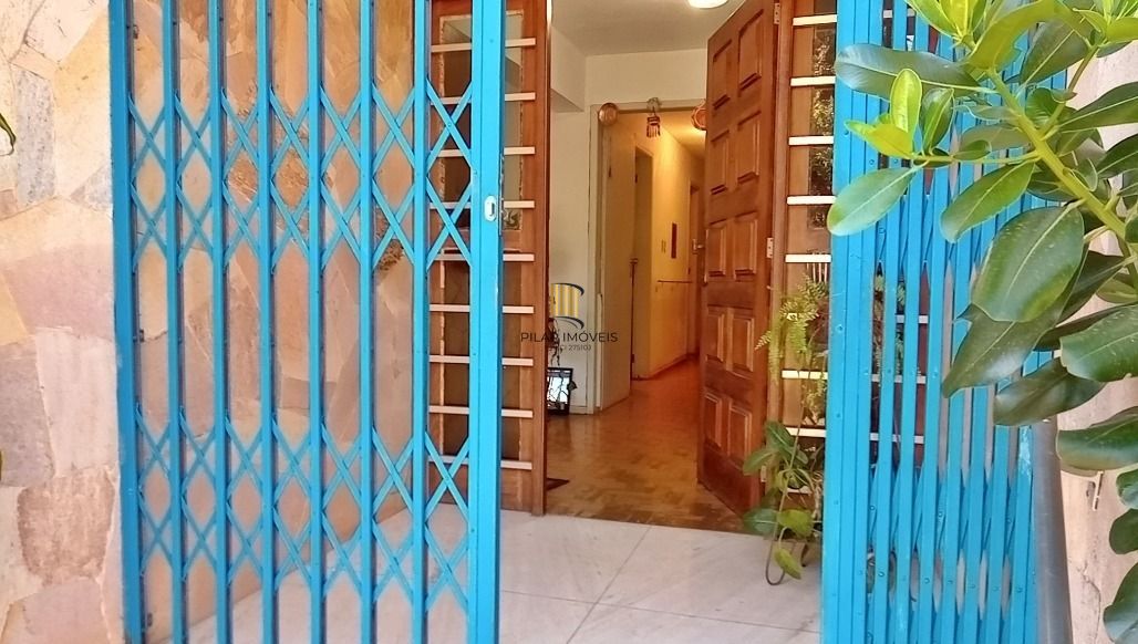Casa 5 dormitórios no bairro Glória