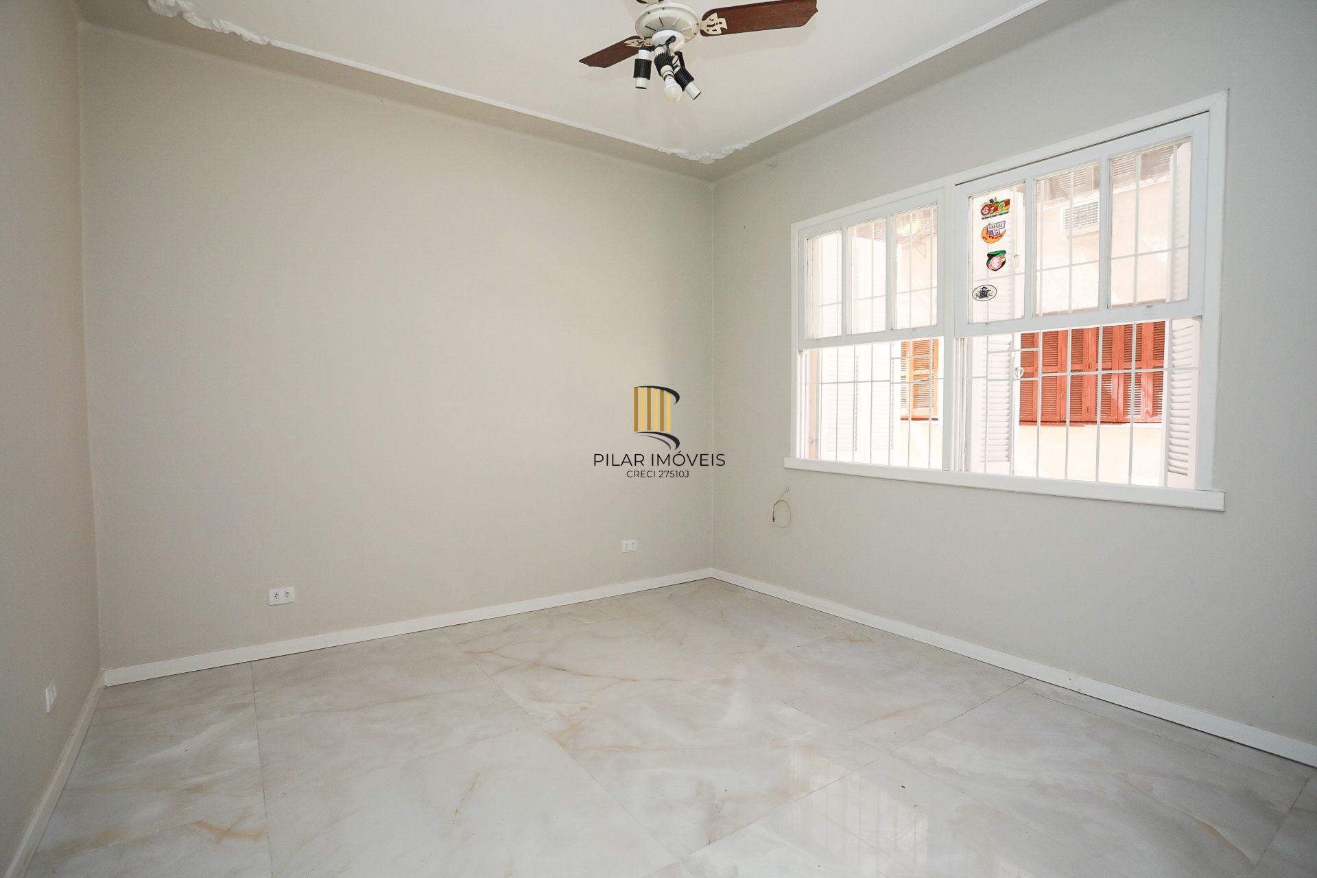 Apartamento Amplo no Menino Deus – 2 Dormitórios, 2 Banheiros e Churrasqueira