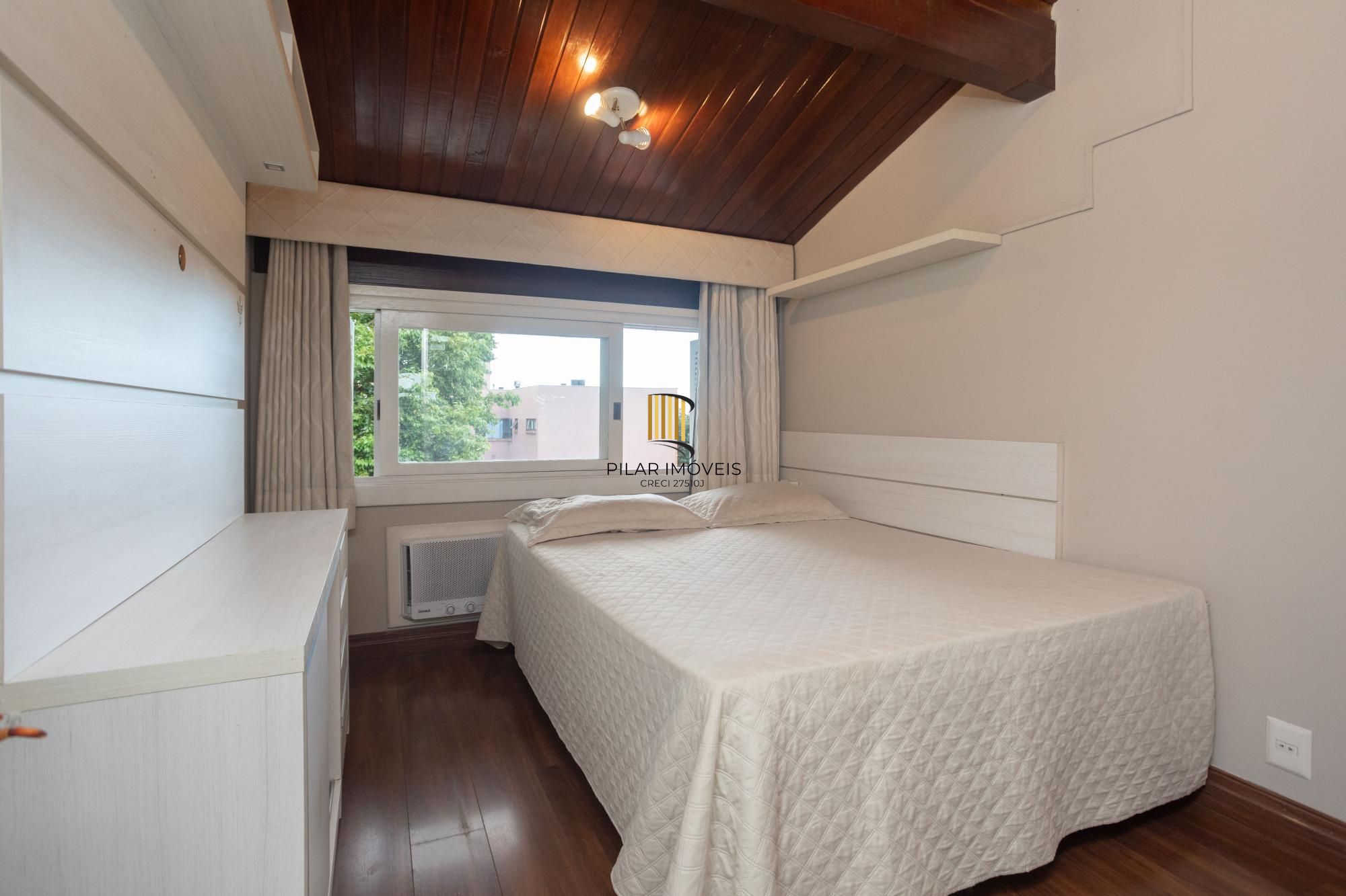 Casa com piscina no Chácara das Pedras