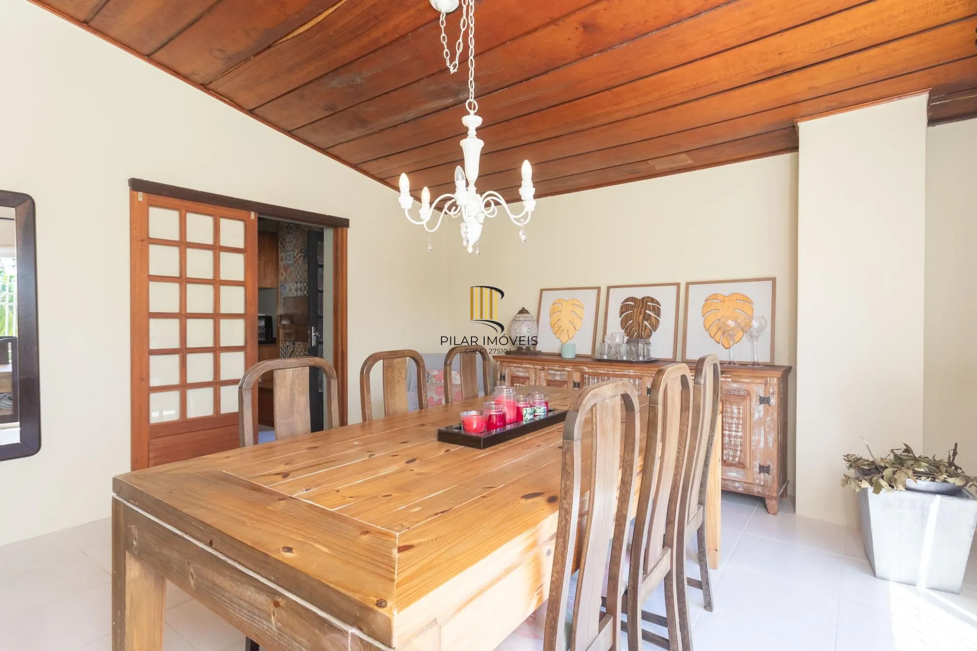 Casa em Condomínio com 5 quartos, 3 vagas e 350m²