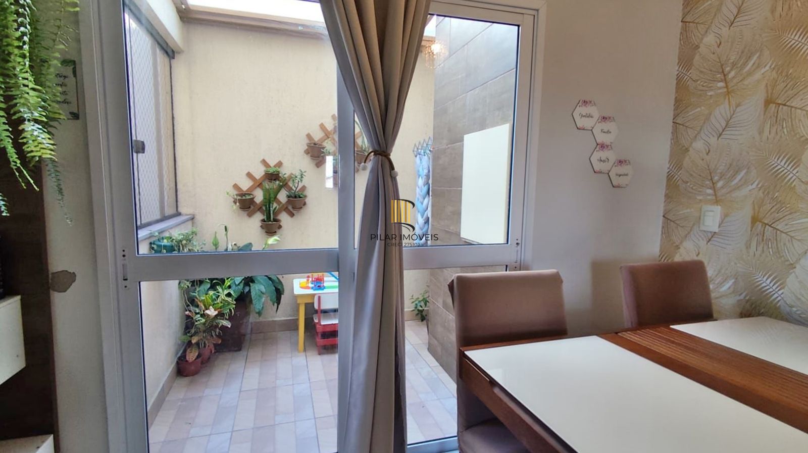 Apartamento em Cachoeirinha com suíte e sacada