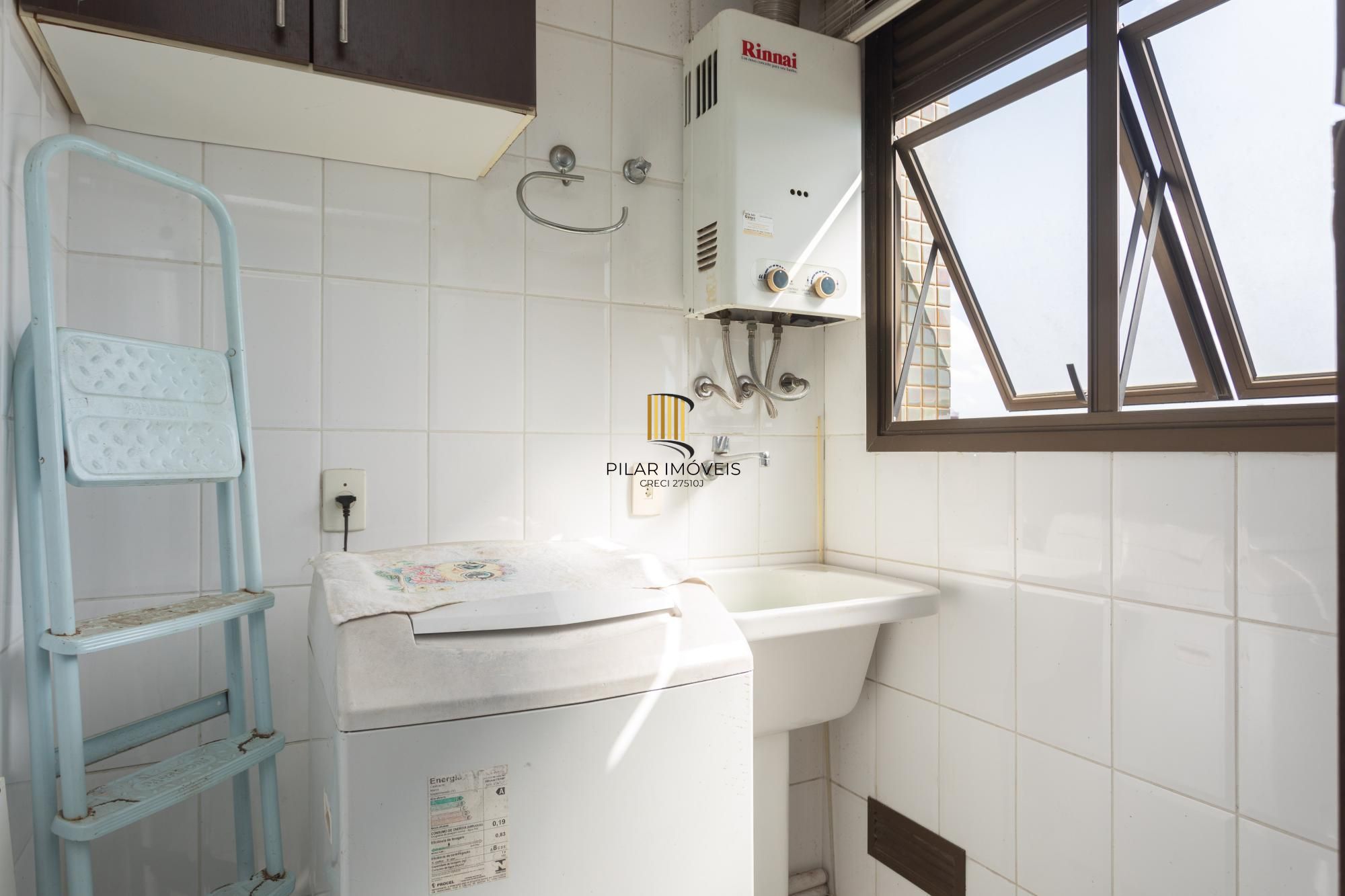 Apartamento 2 dormitórios  sendo 1 suíte e 3 vagas no Petrópolis.