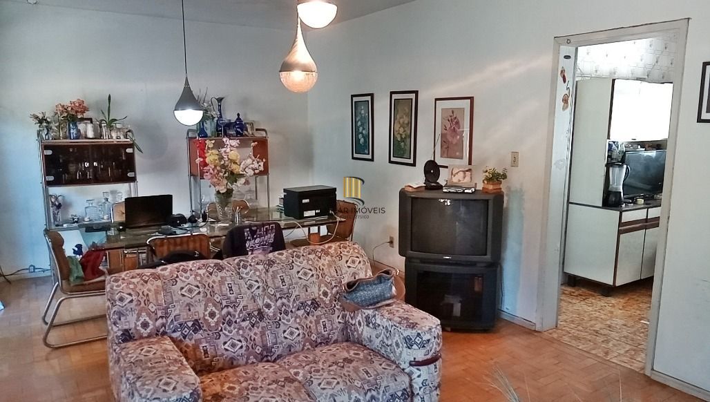 Casa 5 dormitórios no bairro Glória