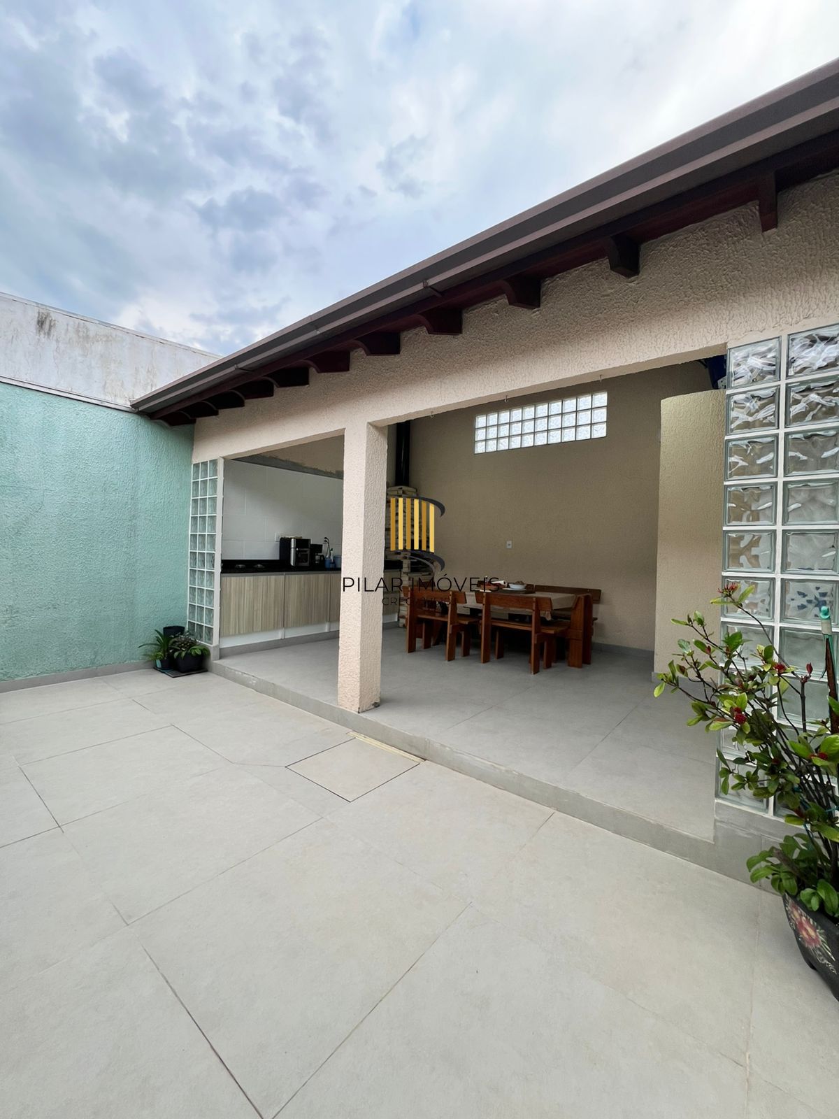 Casa na zonal de 3 dormitórios