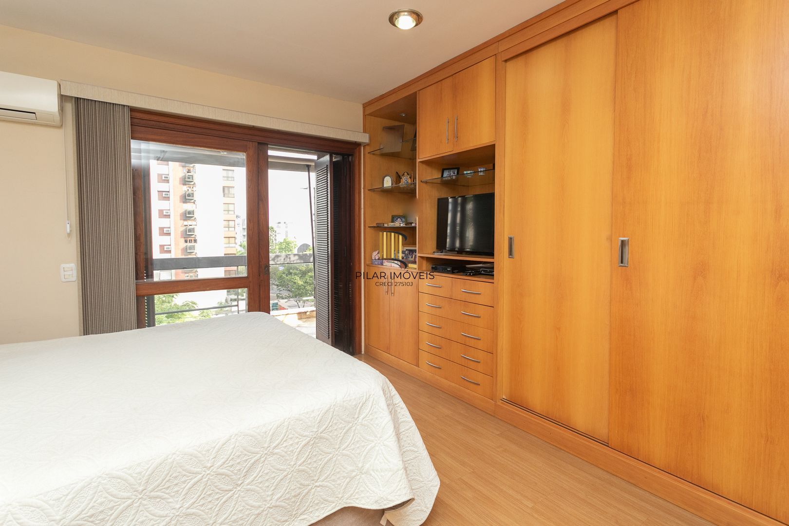 Cobertura com 3 dormitórios, mobiliada com 300 m²