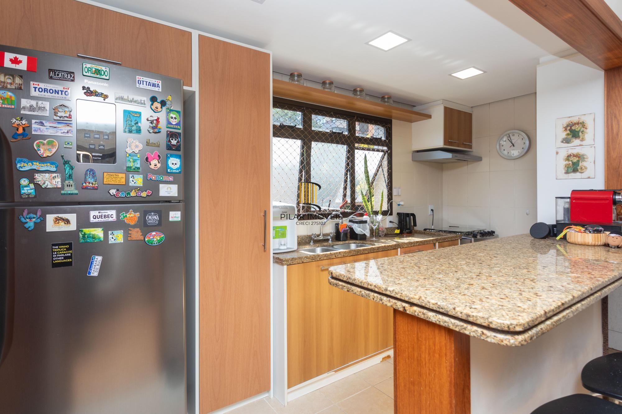 More no Petrópolis! 3 Dormitórios, Suíte, 2 Vagas e Totalmente Mobiliado