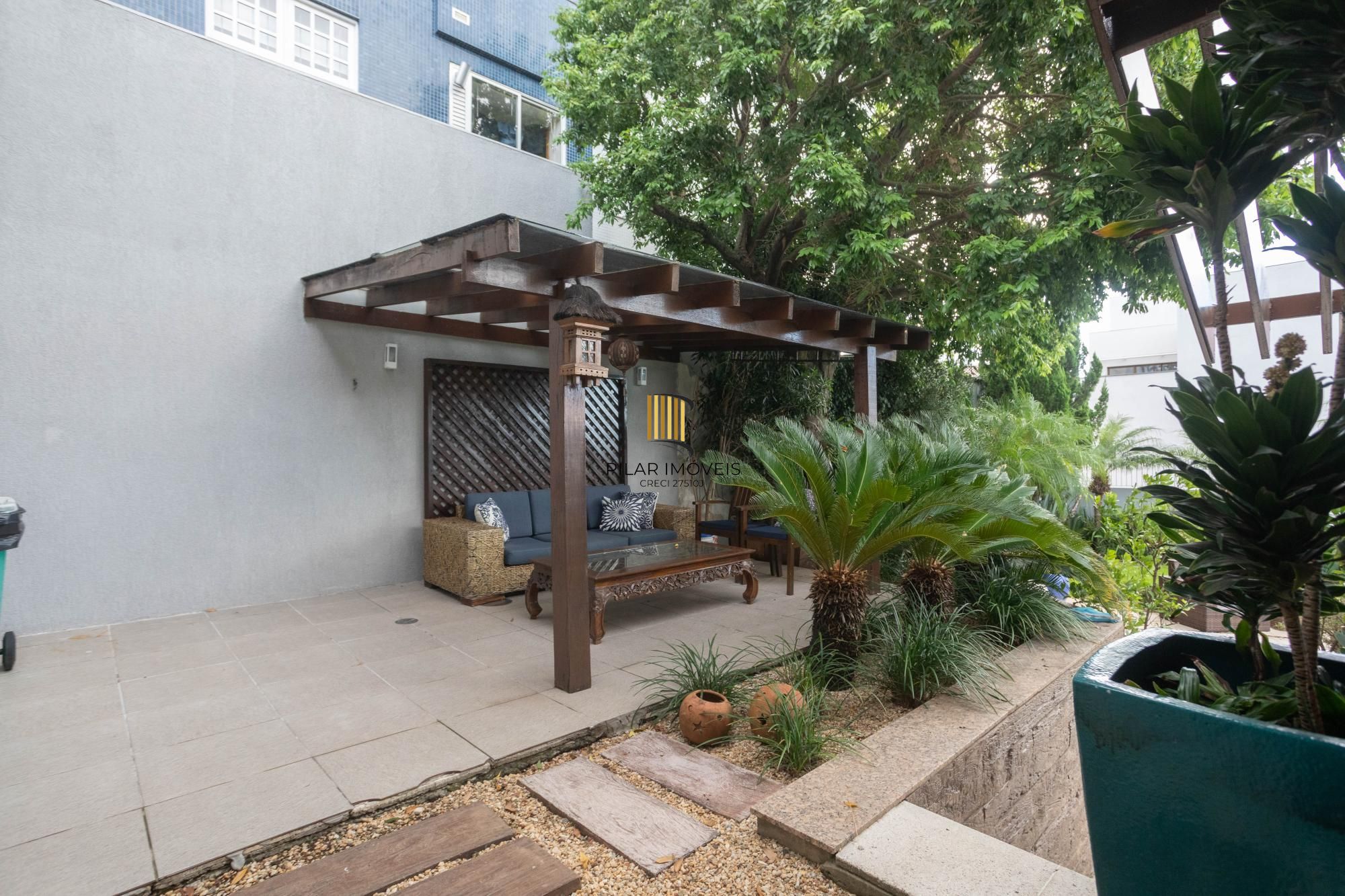 Casa com piscina no Chácara das Pedras