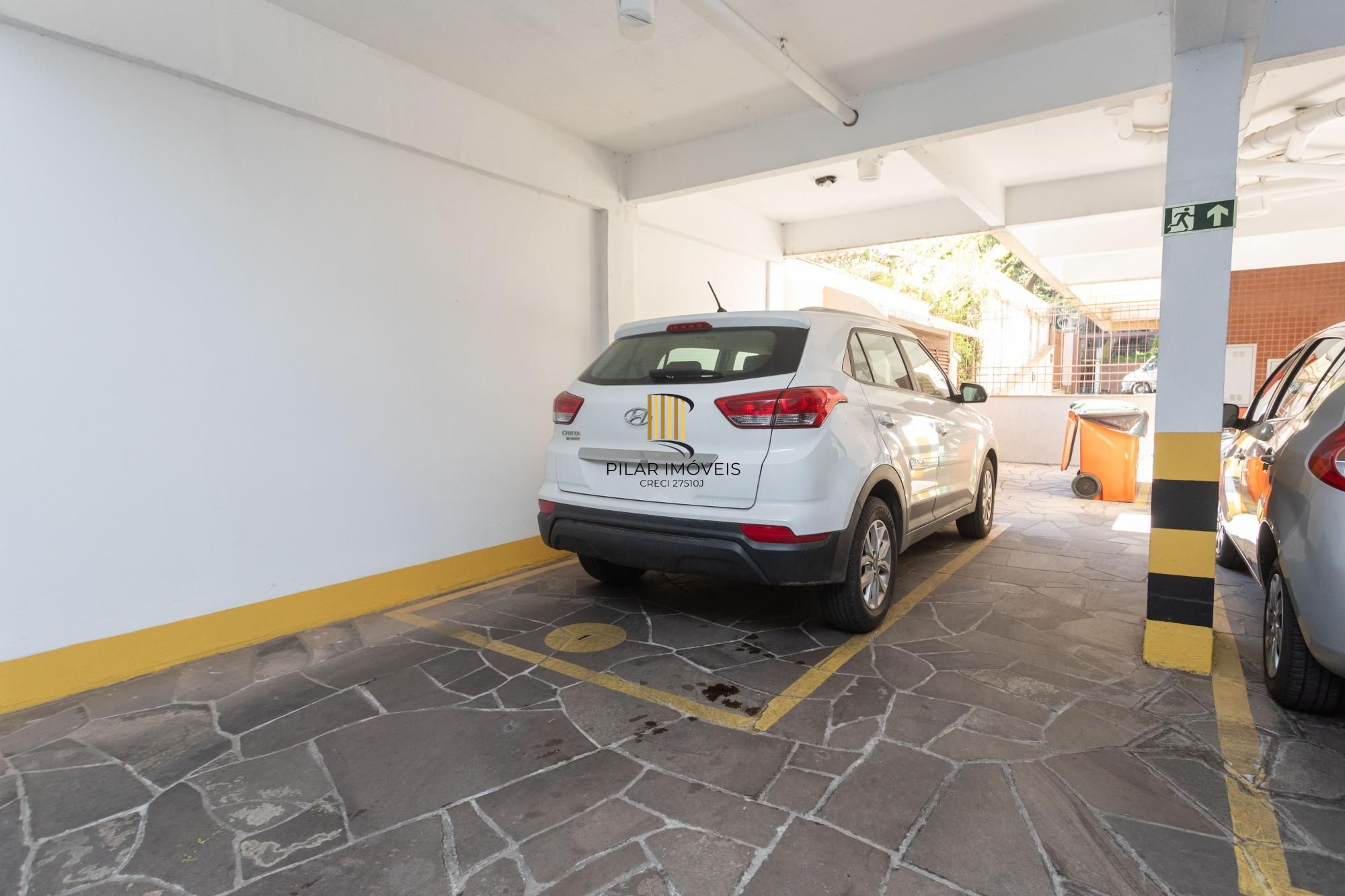 More no Petrópolis! 3 Dormitórios, Suíte, 2 Vagas e Totalmente Mobiliado