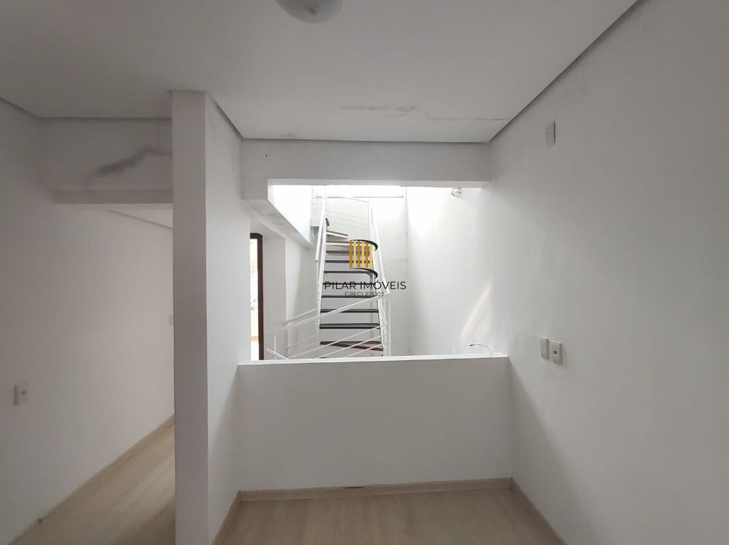 Casa 3 dorm. 1 Suíte + 3 vagas 223m² Cavalhada - Porto Alegre