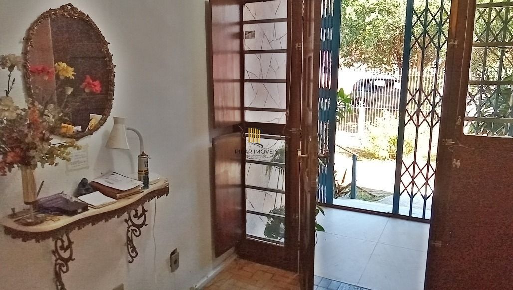 Casa 5 dormitórios no bairro Glória