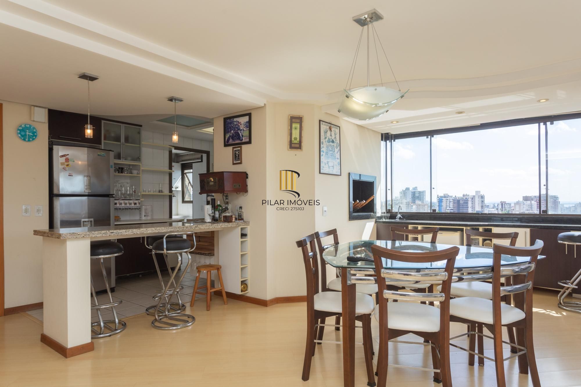 Apartamento 2 dormitórios  sendo 1 suíte e 3 vagas no Petrópolis. - Pilar Imóveis