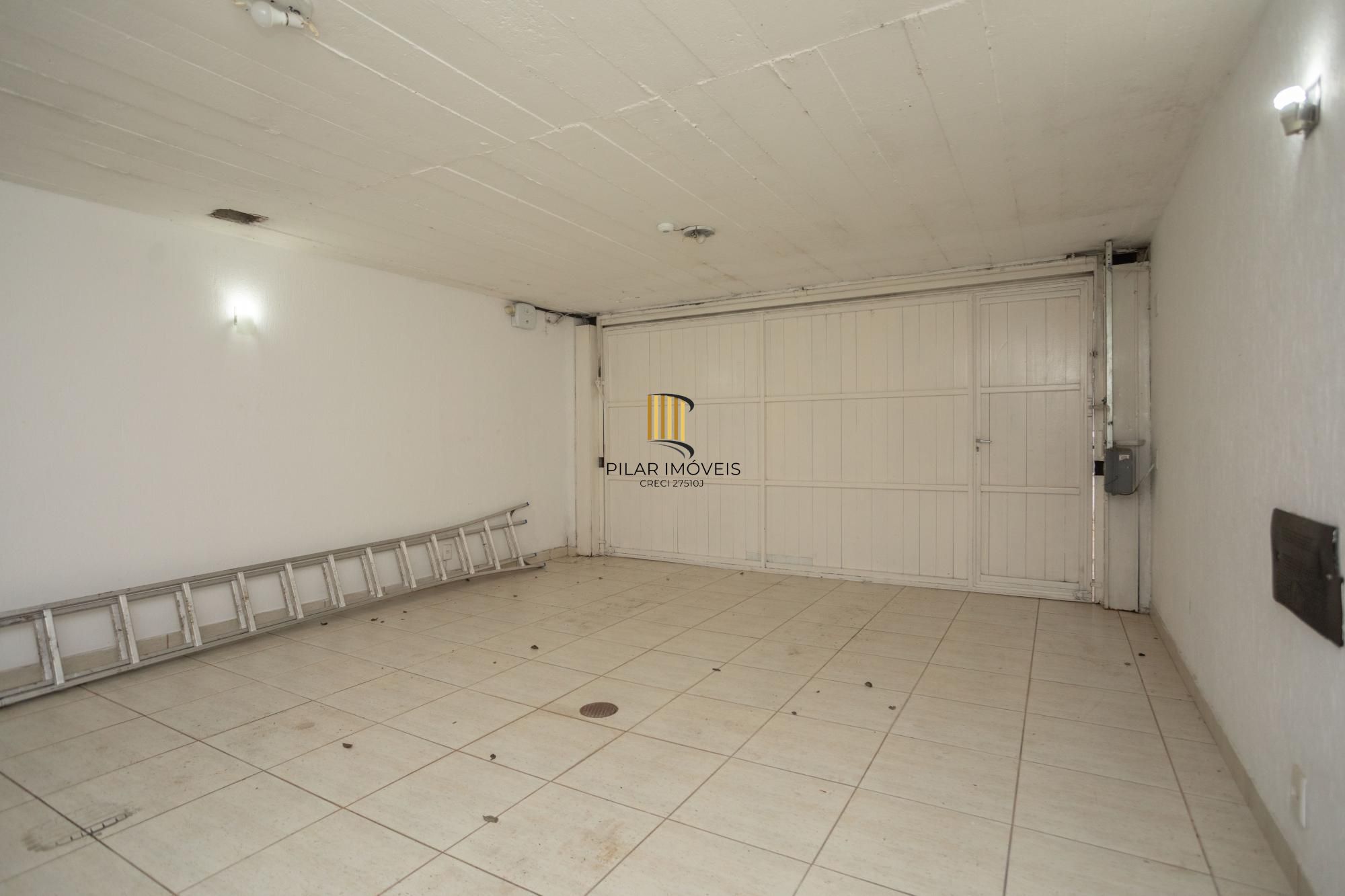 Casa com piscina no Chácara das Pedras