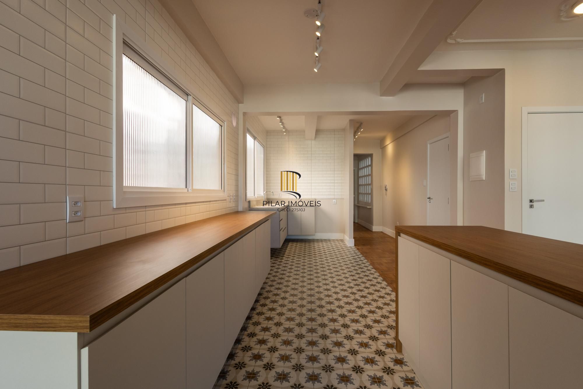 Apartamento totalmente reformado de 140m2 com vaga no Bom Fim