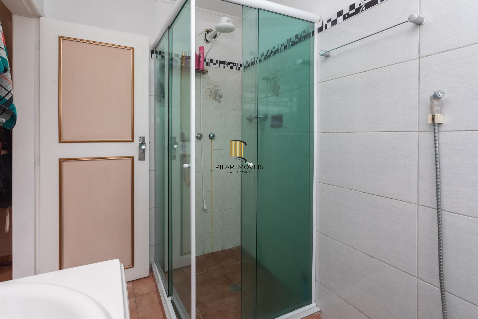 Casa com piscina e 470m2 no Chácara das Pedras