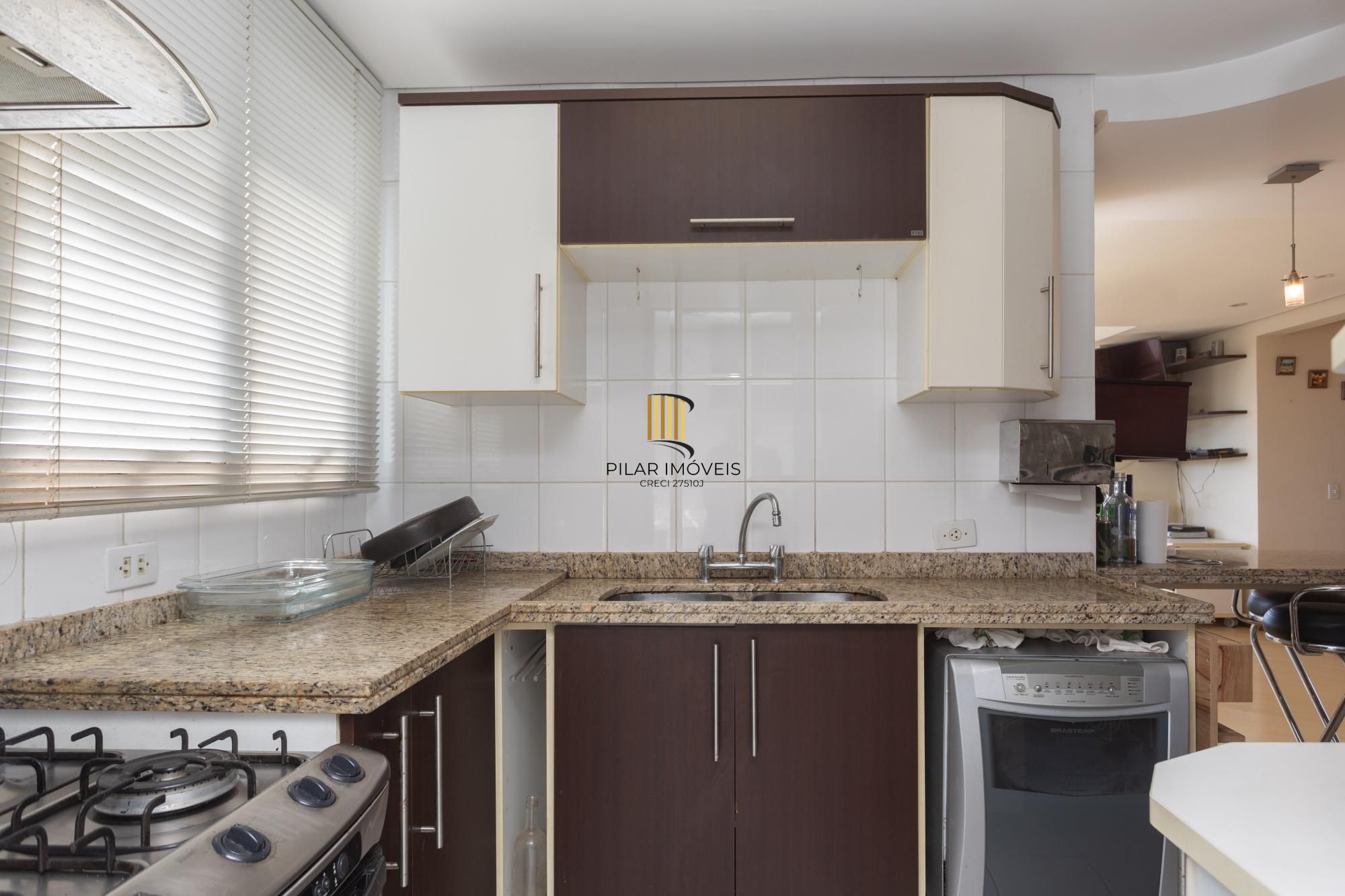 Apartamento 2 dormitórios  sendo 1 suíte e 3 vagas no Petrópolis.