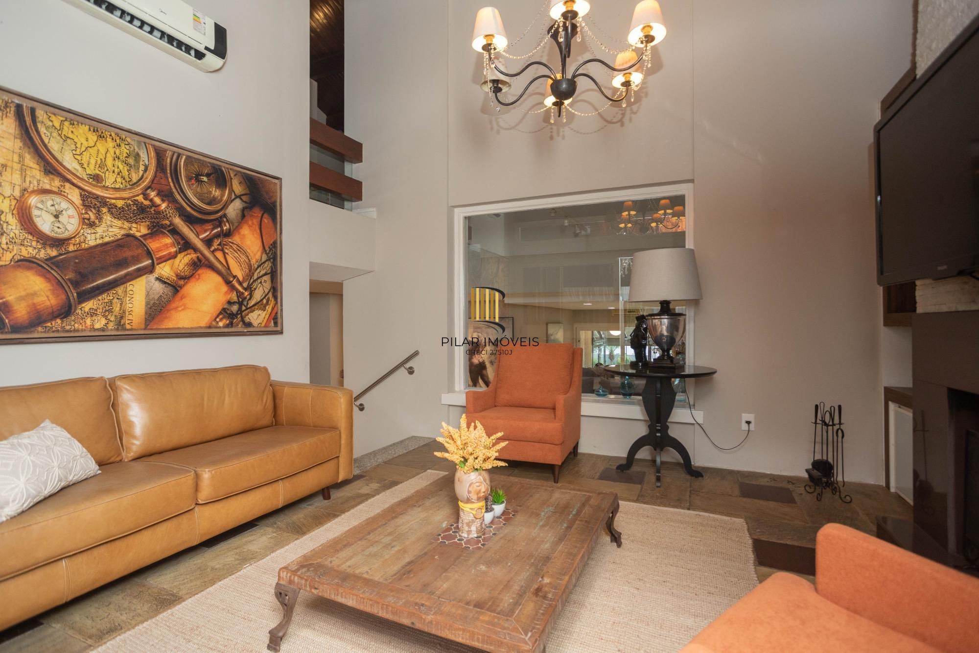 Casa com piscina no Chácara das Pedras