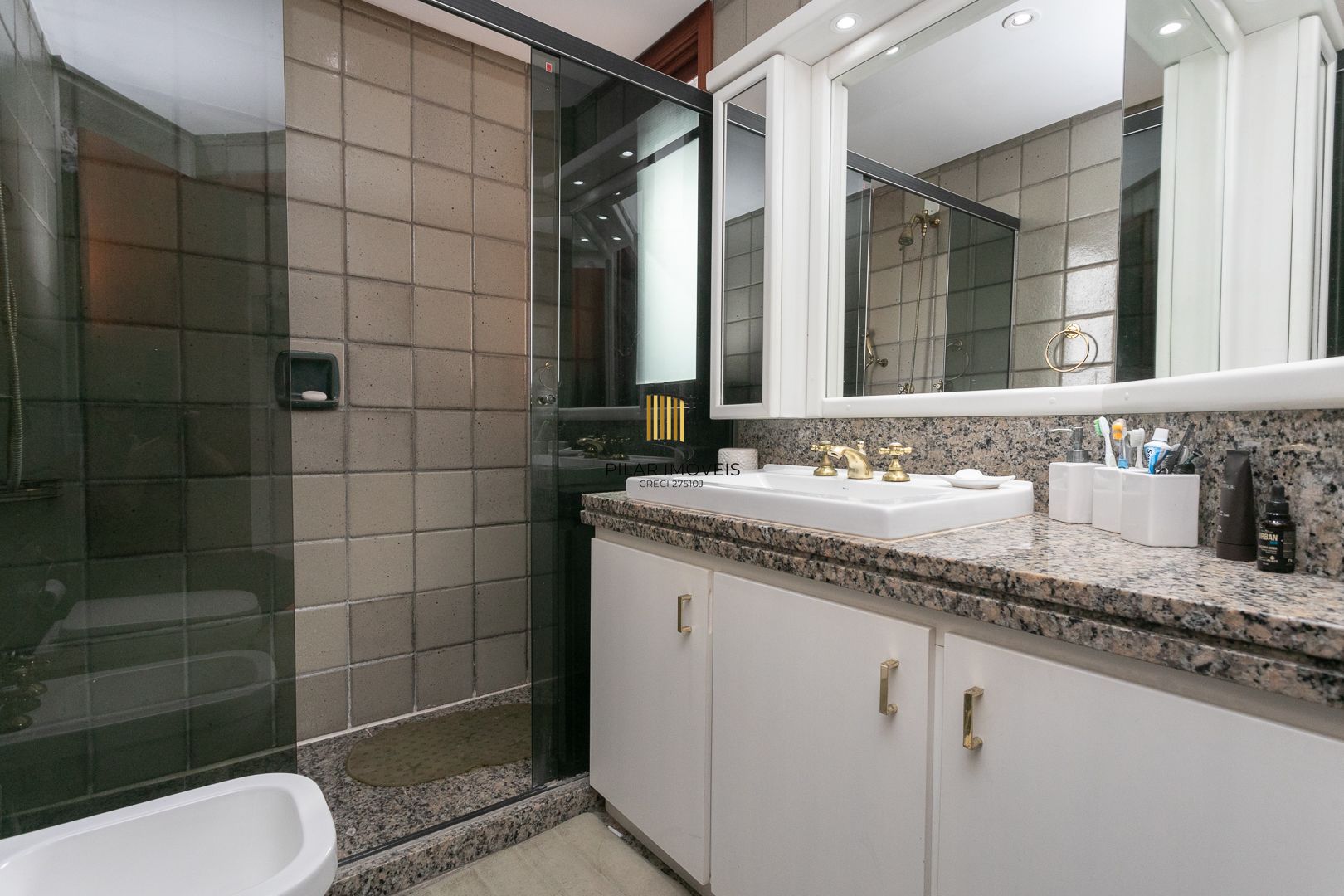 Cobertura com 3 dormitórios, mobiliada com 300 m²