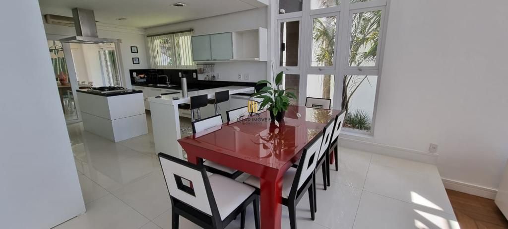 Casa com 3 suítes e piscina no Boa Vista