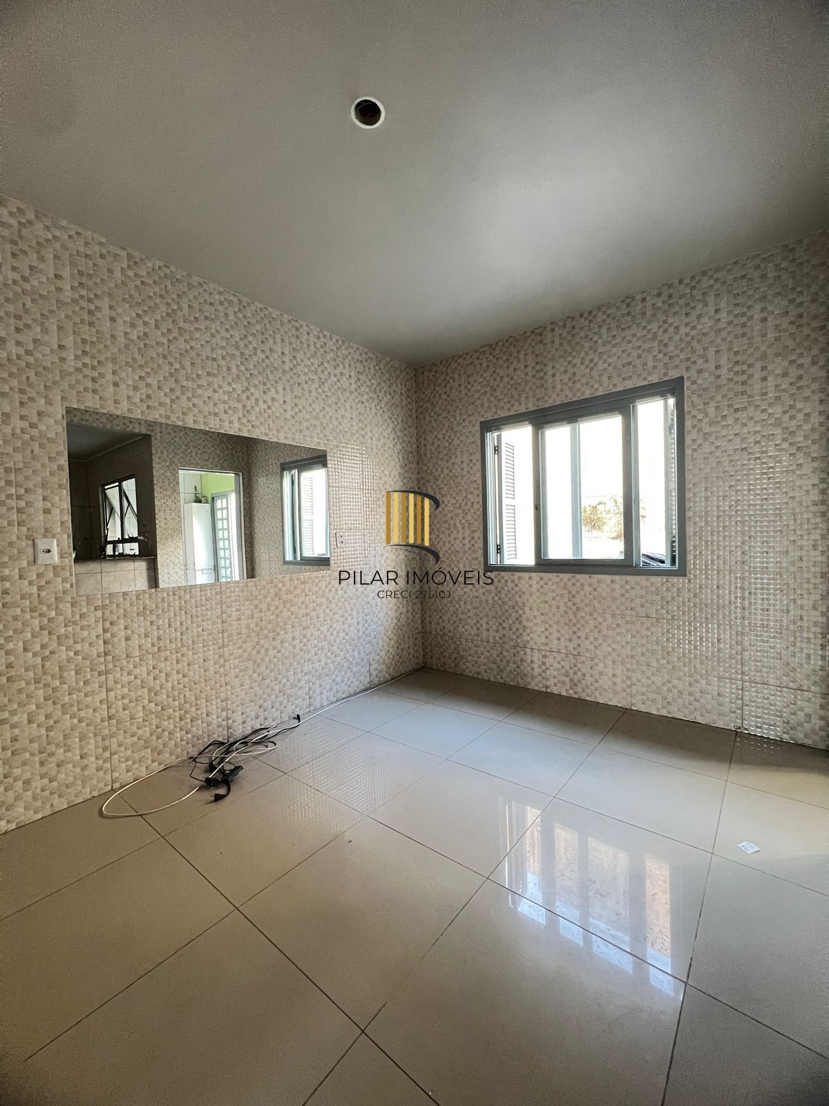 Casa à venda com 215m² na Hípica, 3 quartos sendo 1 suíte e 2 vagas