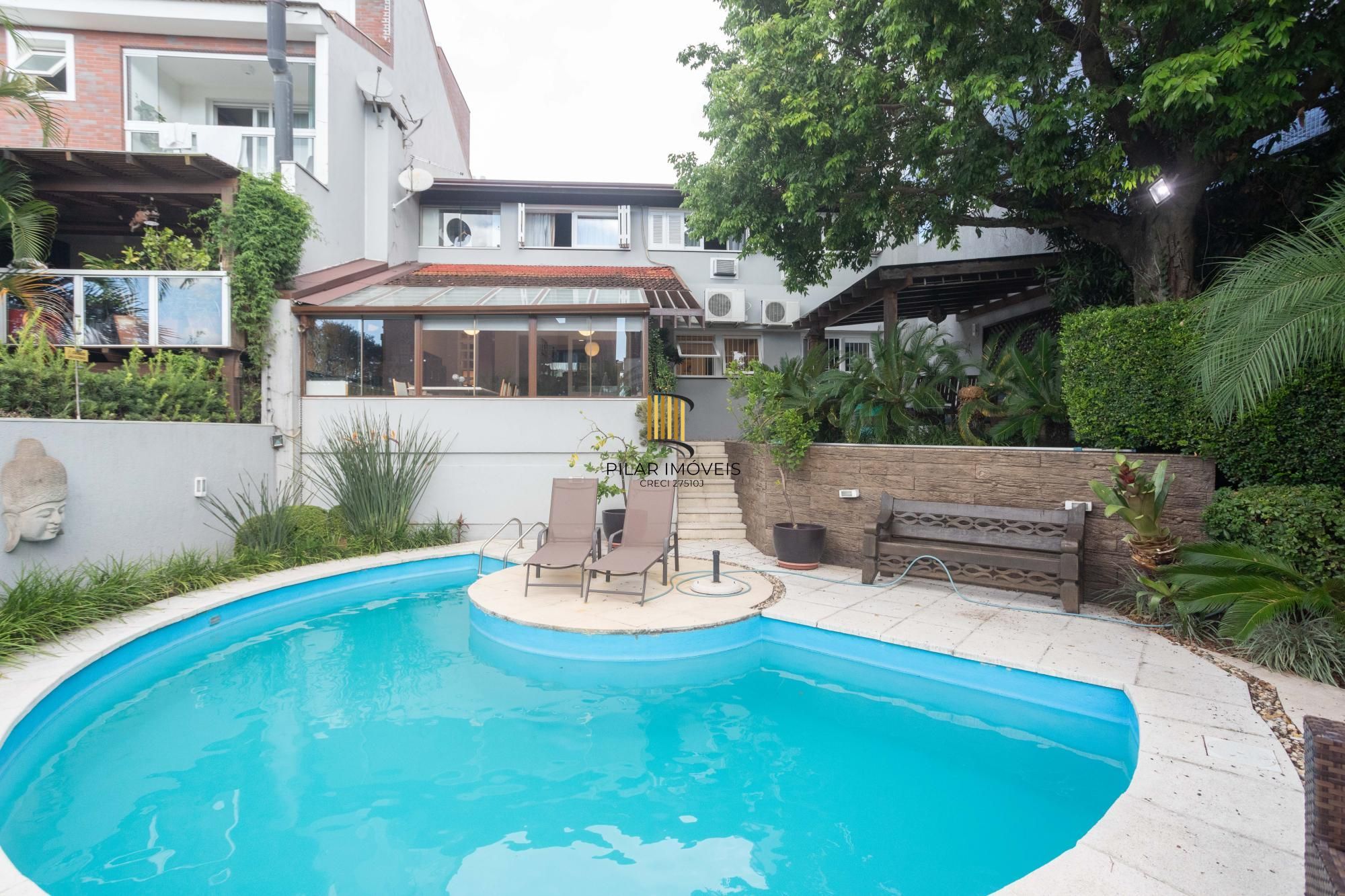 Casa com piscina no Chácara das Pedras
