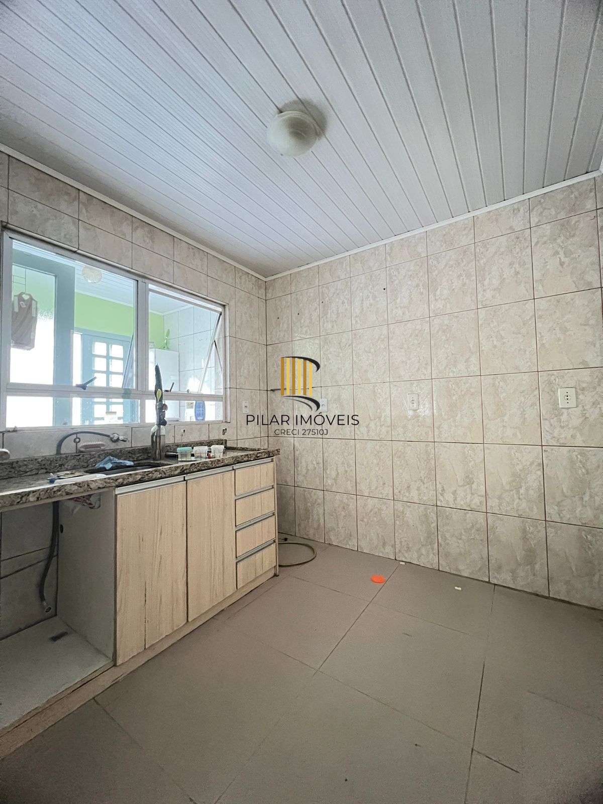 Casa à venda com 215m² na Hípica, 3 quartos sendo 1 suíte e 2 vagas