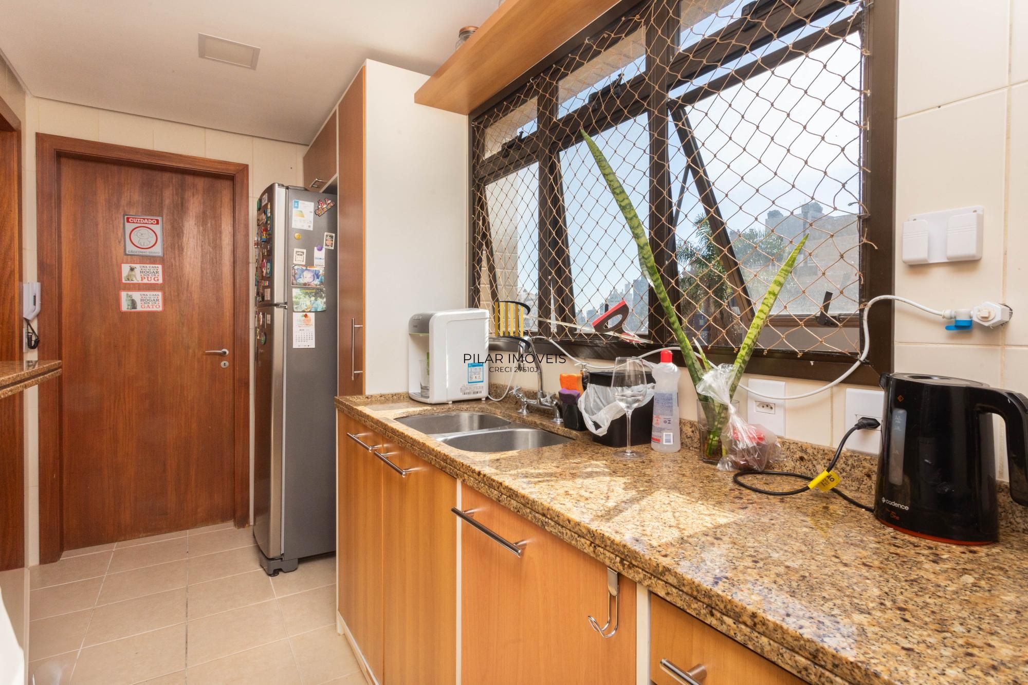 More no Petrópolis! 3 Dormitórios, Suíte, 2 Vagas e Totalmente Mobiliado