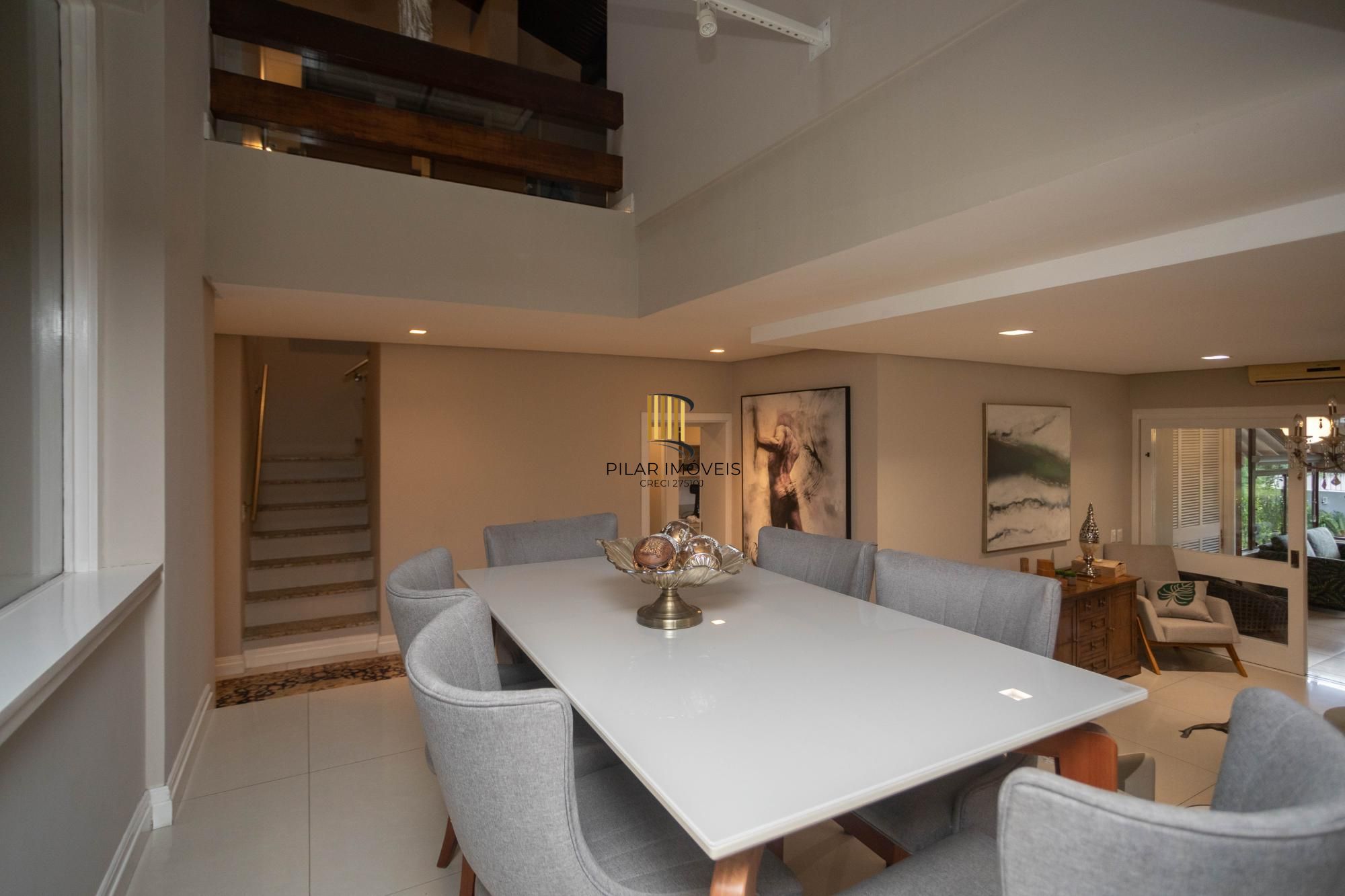 Casa com piscina no Chácara das Pedras