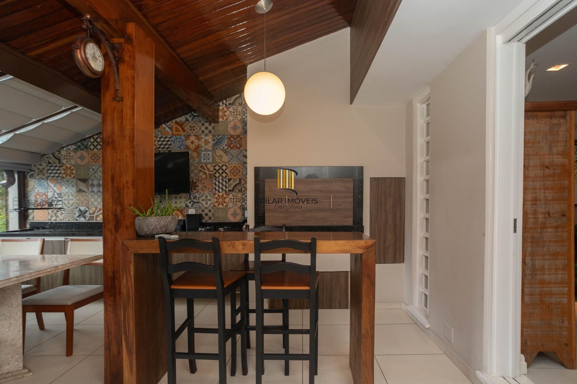 Casa com piscina no Chácara das Pedras