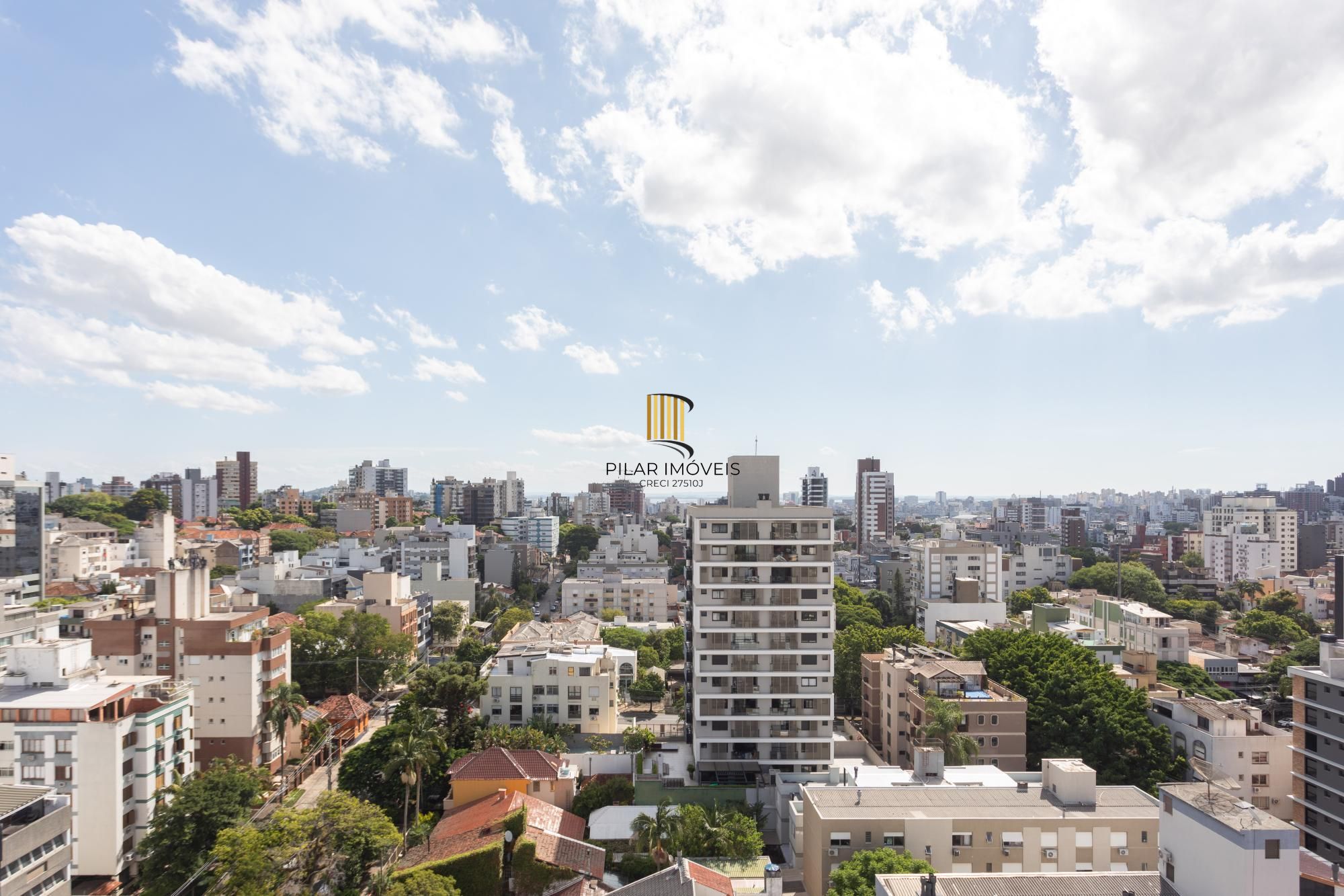 Apartamento 2 dormitórios  sendo 1 suíte e 3 vagas no Petrópolis.