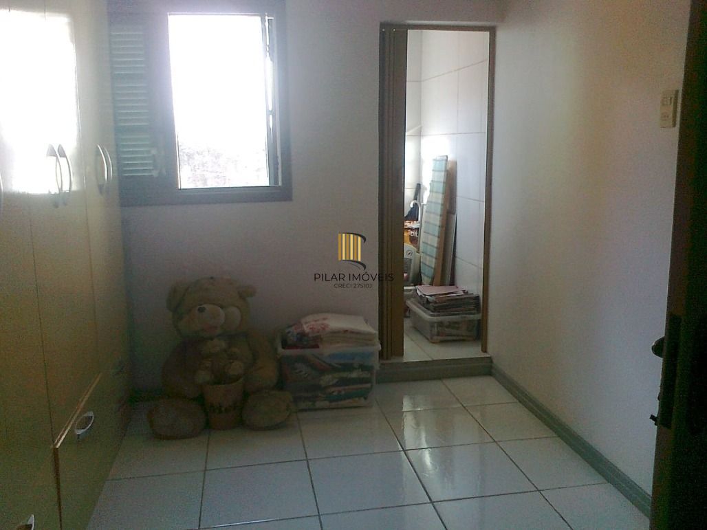 Casa 75m² 3 dorm. 1 varanda, 1 vaga  Jardim Sabará - Porto Alegre