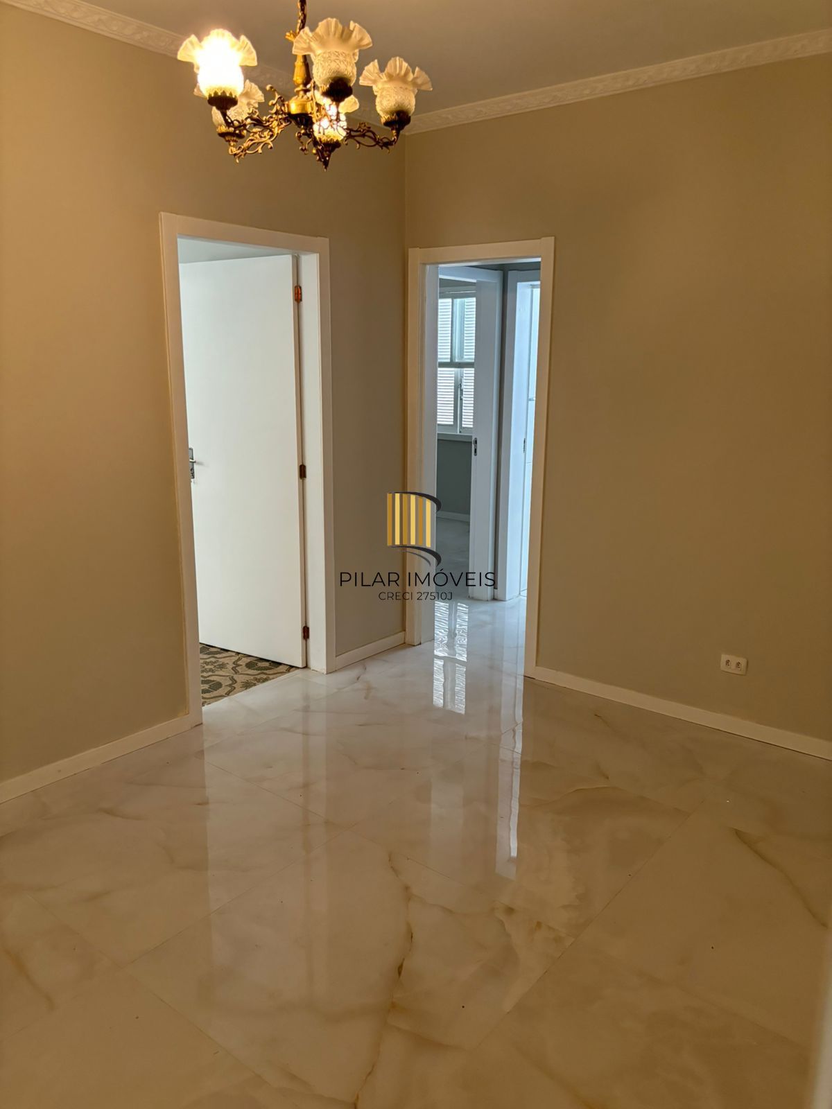 Apartamento Reformado no Menino Deus – 2 Dormitórios, Ótima Posição Solar