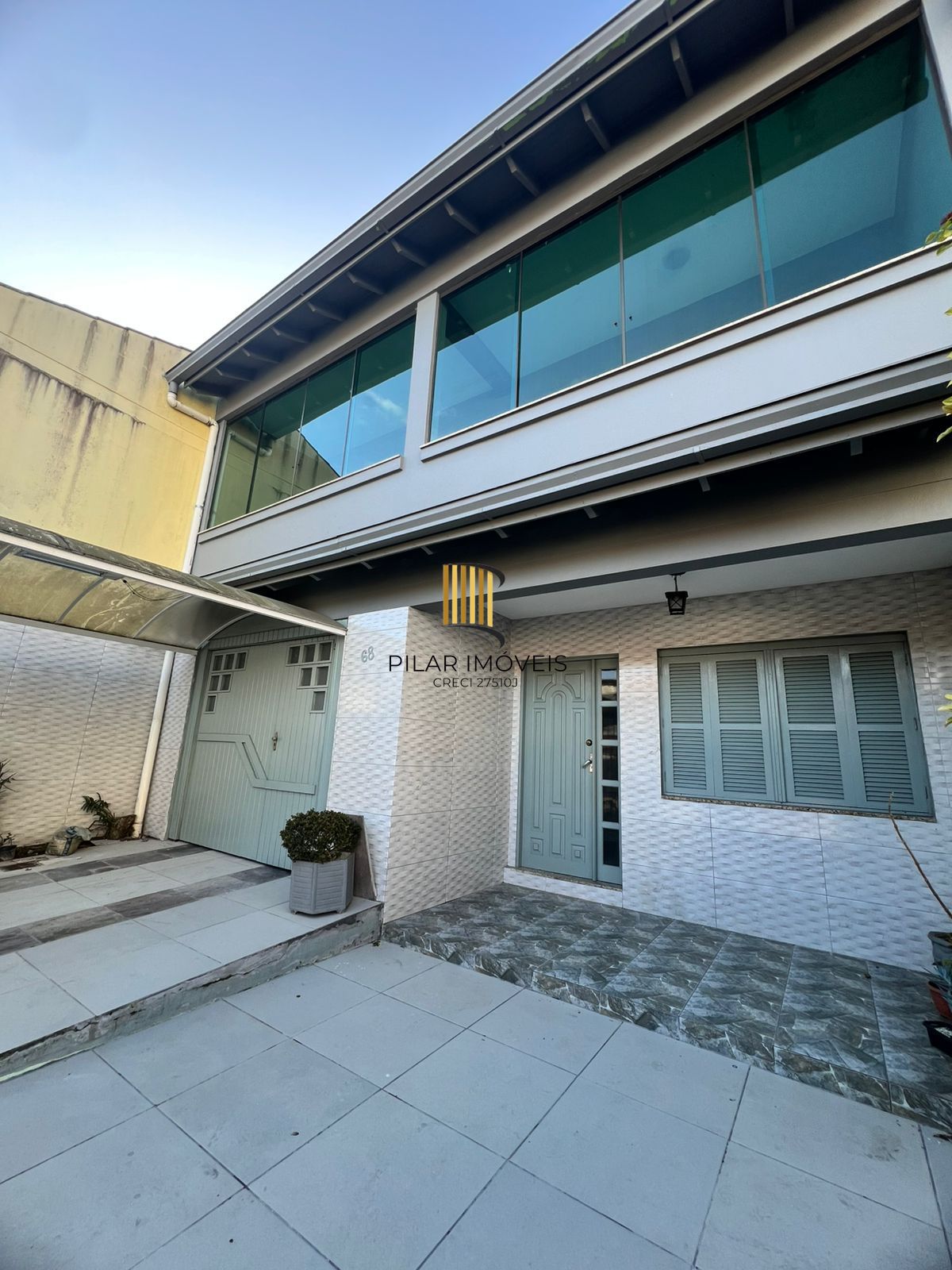 Casa à venda com 215m² na Hípica, 3 quartos sendo 1 suíte e 2 vagas